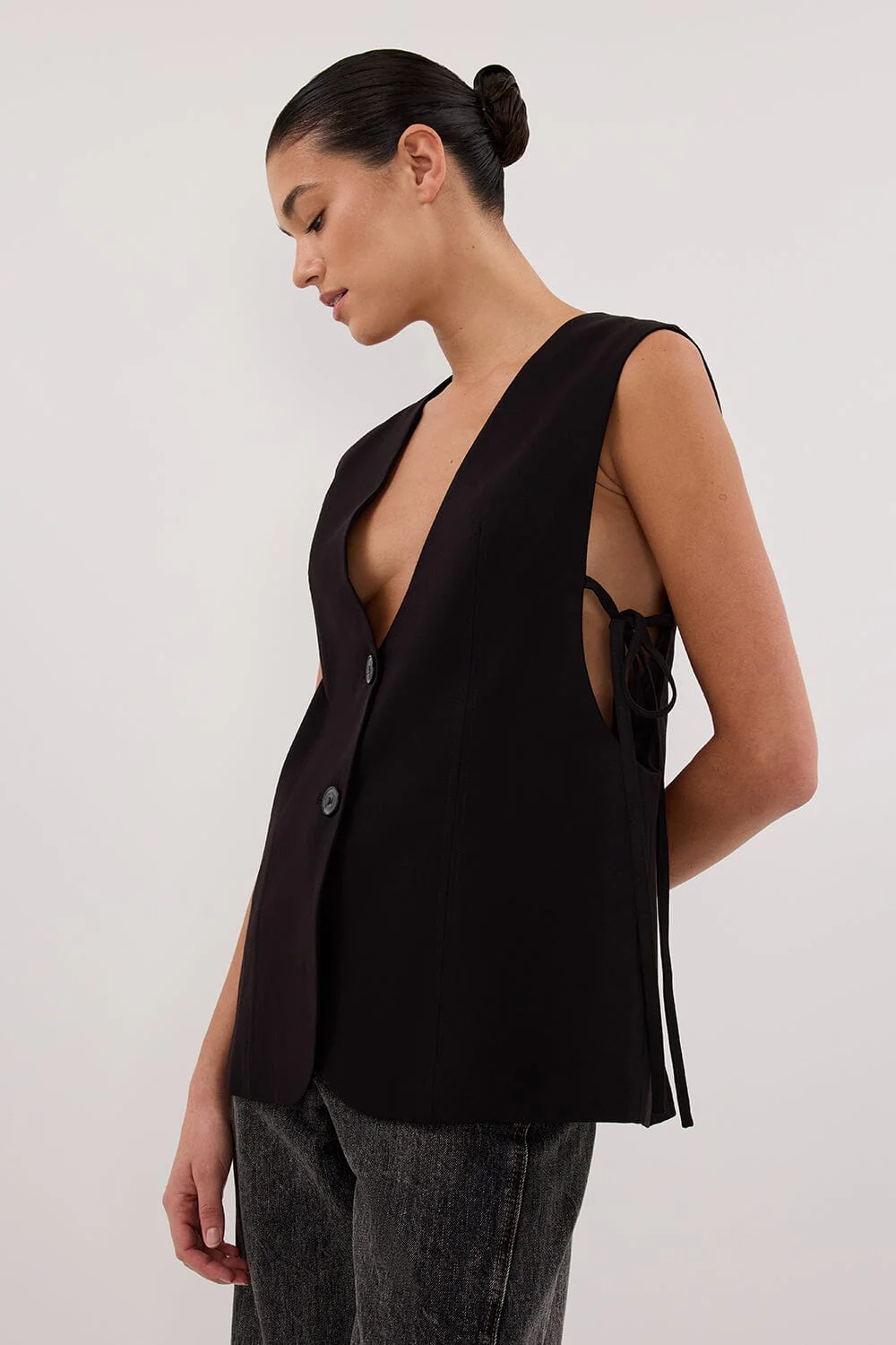 LISE BLACK LOW CUT VEST - Yukikoi