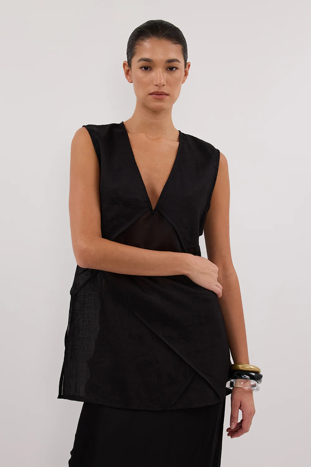 CARMEL BLACK RAMIE V NECK TOP - Yukikoi