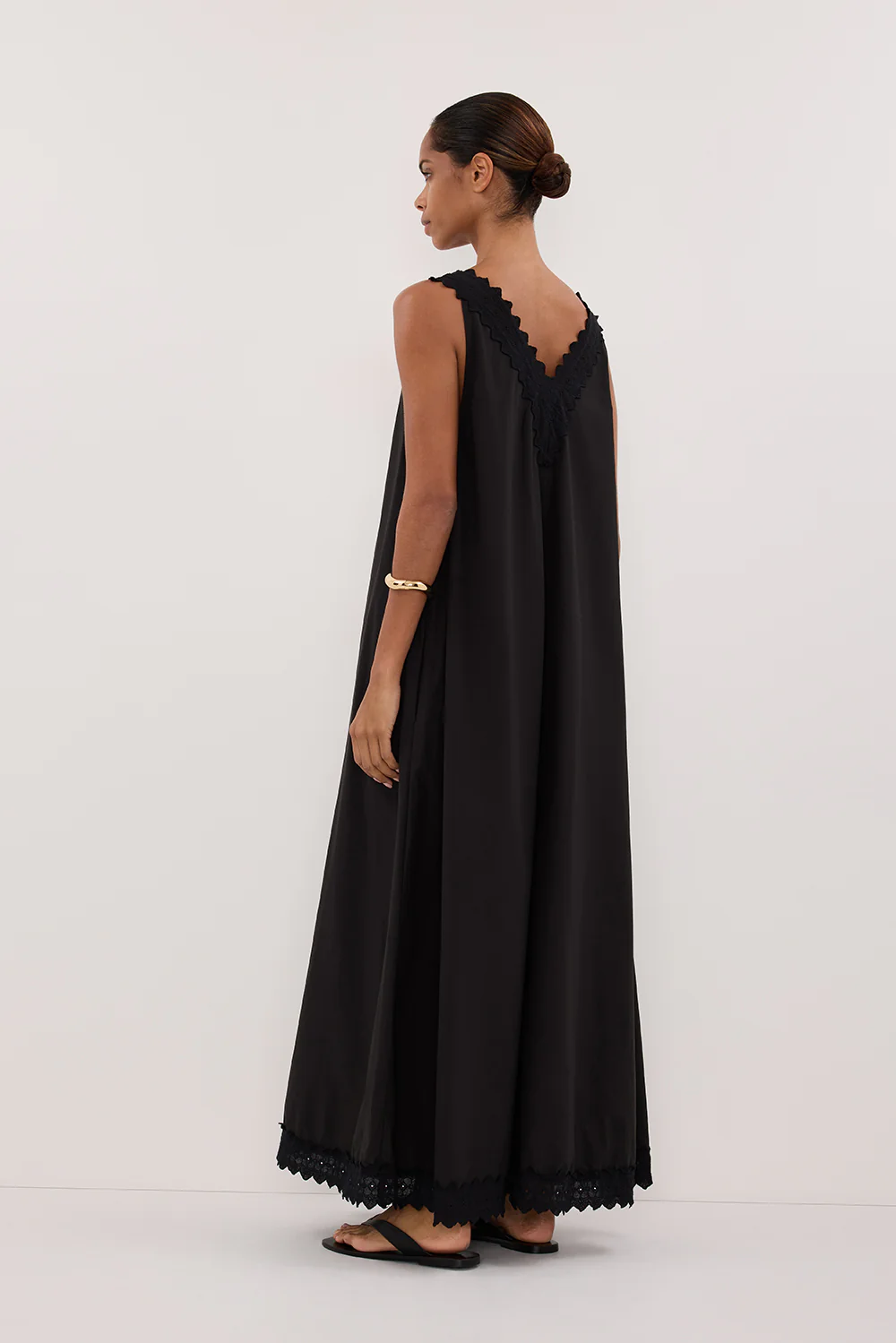 ANNABEL BLACK SLEEVELESS V NECK MIDI DRESS - PRE ORDER - Yukikoi