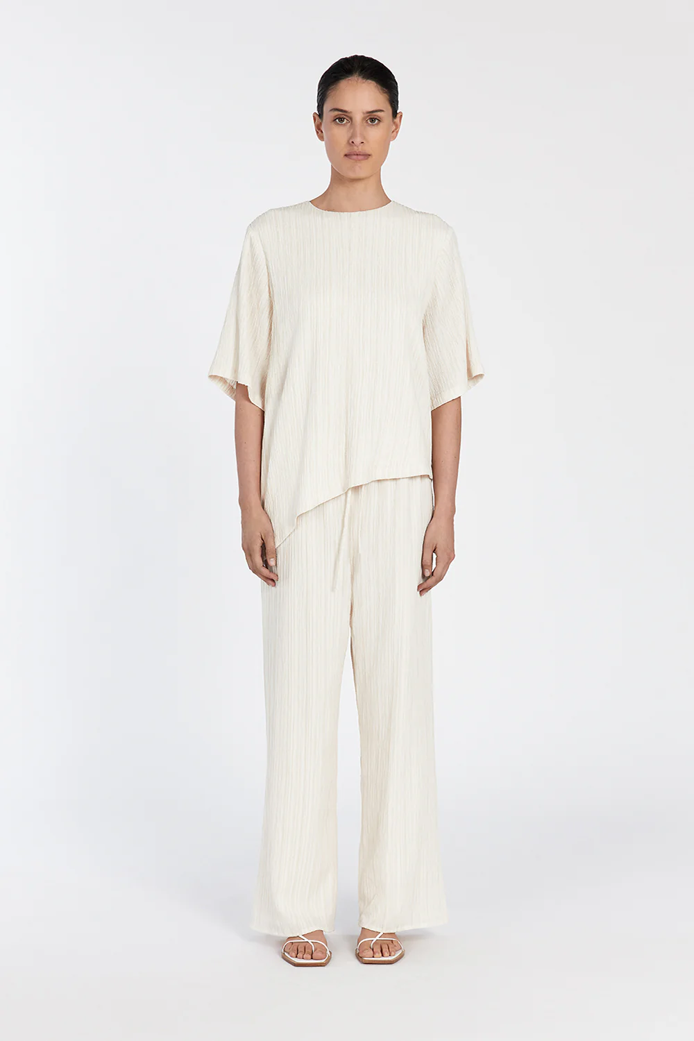 LOZ CREAM ASYM BOXY TEE - Yukikoi