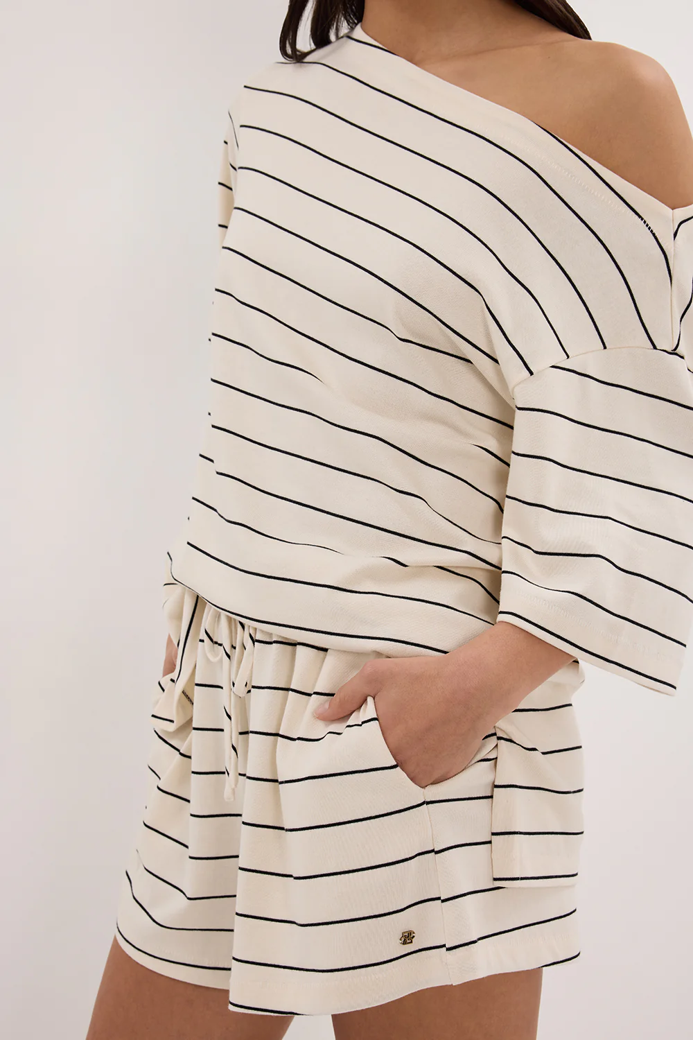 ESME OFF WHITE  STRIPE ASYM TEE - Yukikoi
