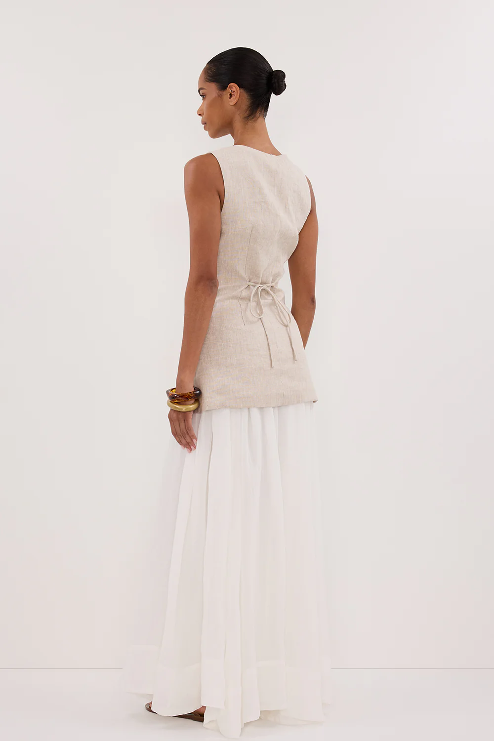 BAYLEE NATURAL SLEEVELESS LINEN TOP - Yukikoi