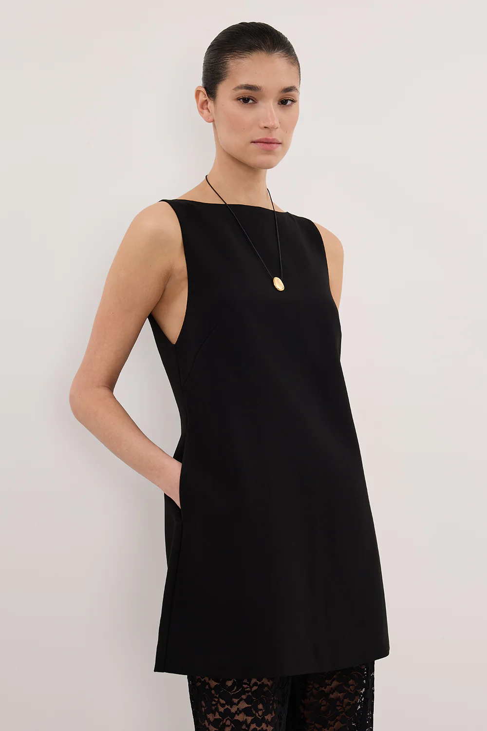 ROWIE BLACK SLEEVELESS BOAT NECK TUNIC TOP - Yukikoi