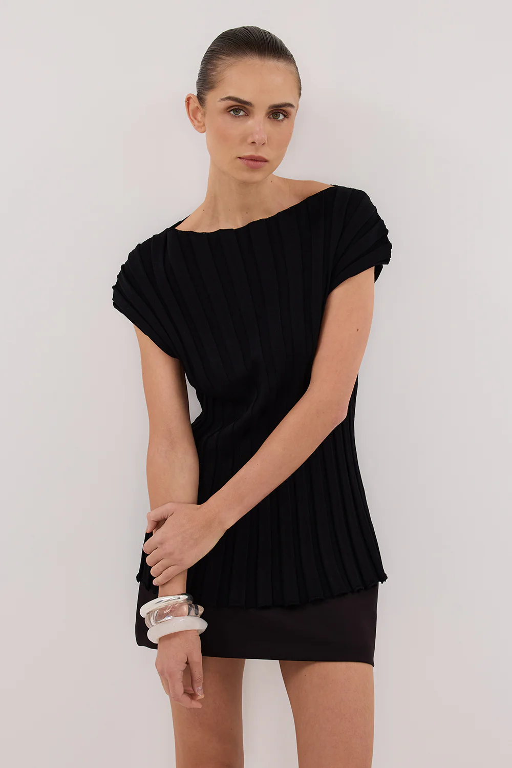 LOE BLACK SLEEVELESS KNIT TOP - Yukikoi