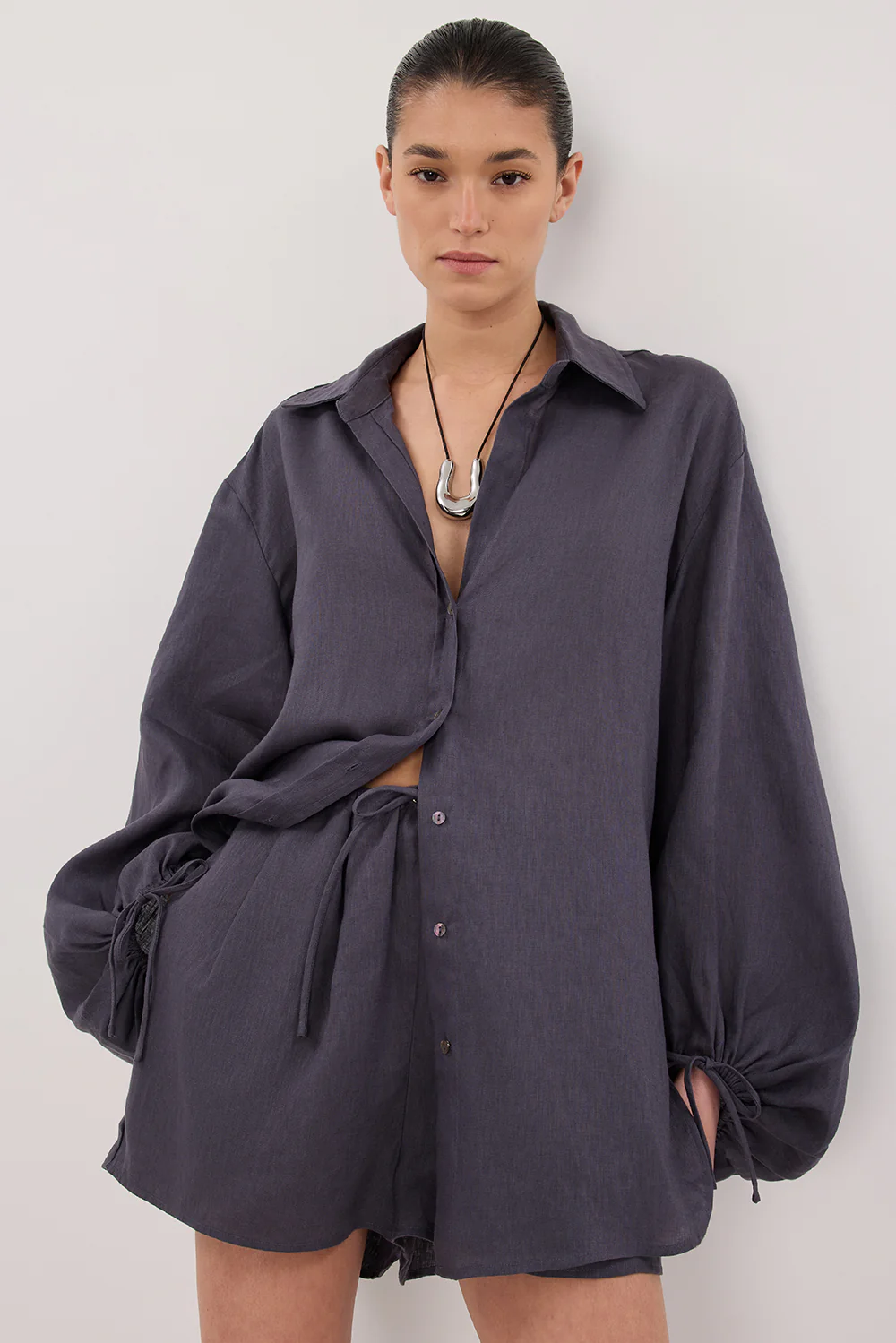 CARLA WASHED INDIGO LINEN SHORT - Yukikoi