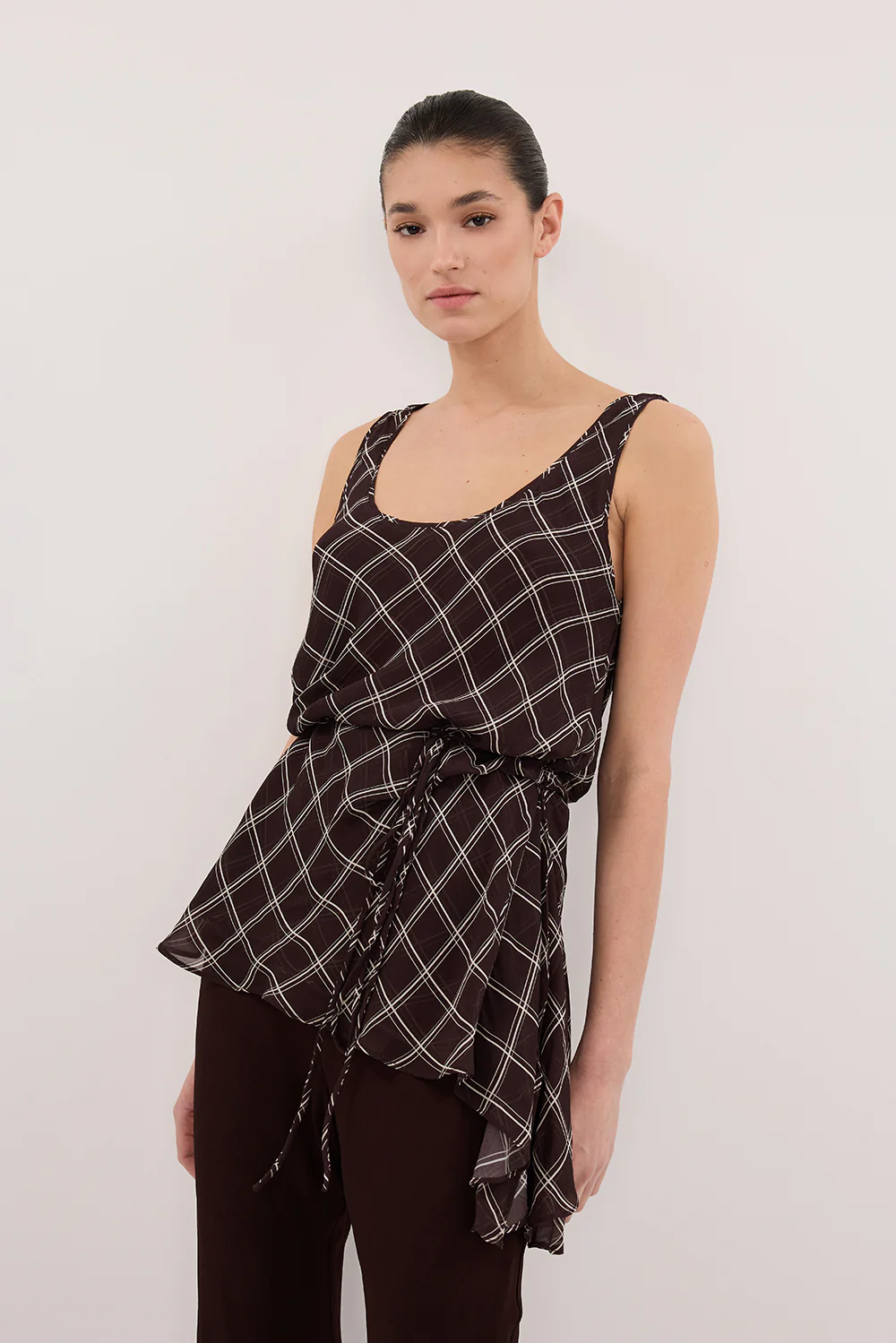 ARLINGTON CHOC SLEEVELESS CAMI TOP - Yukikoi