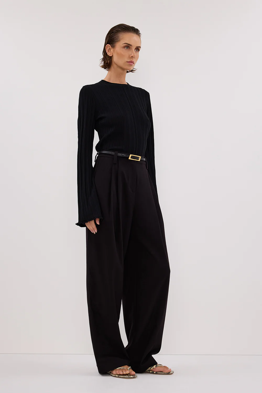 SYLVIA BLACK CREW KNIT TOP - Yukikoi