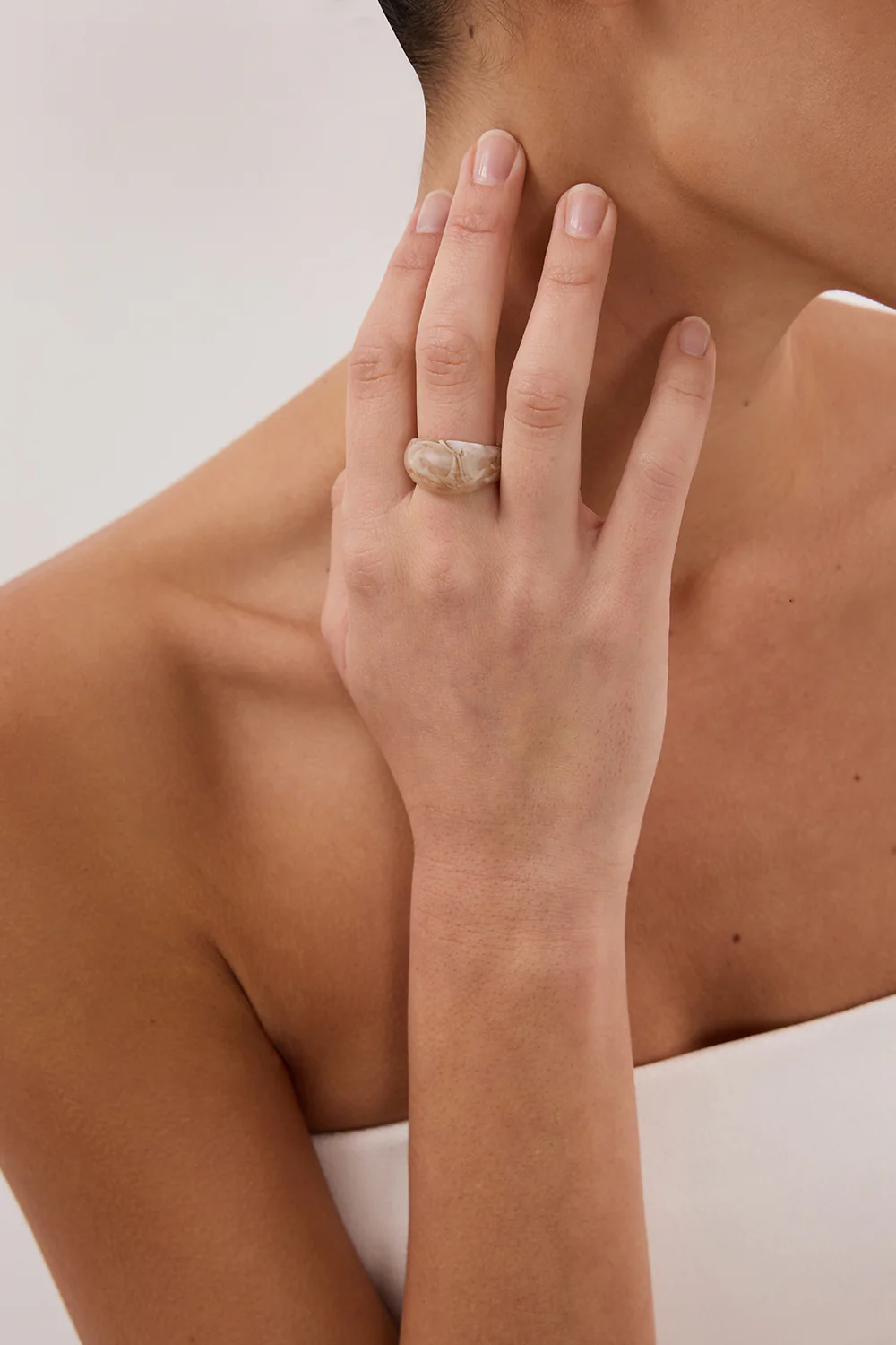 NOAH THE LABEL CREAM CHUNKY RESIN RING - Yukikoi