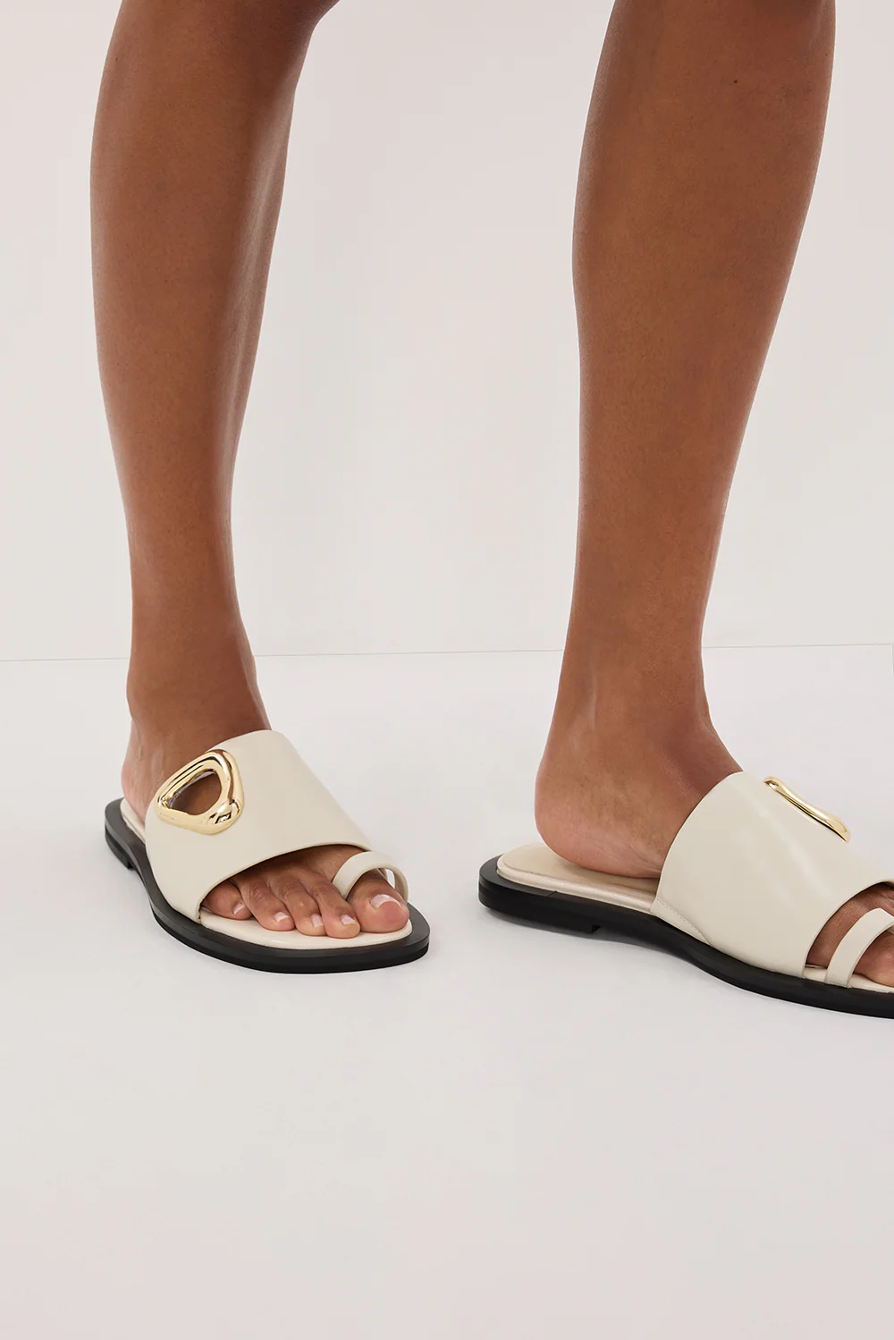 ALIAS MAE ELCE SANDAL BONE - Yukikoi
