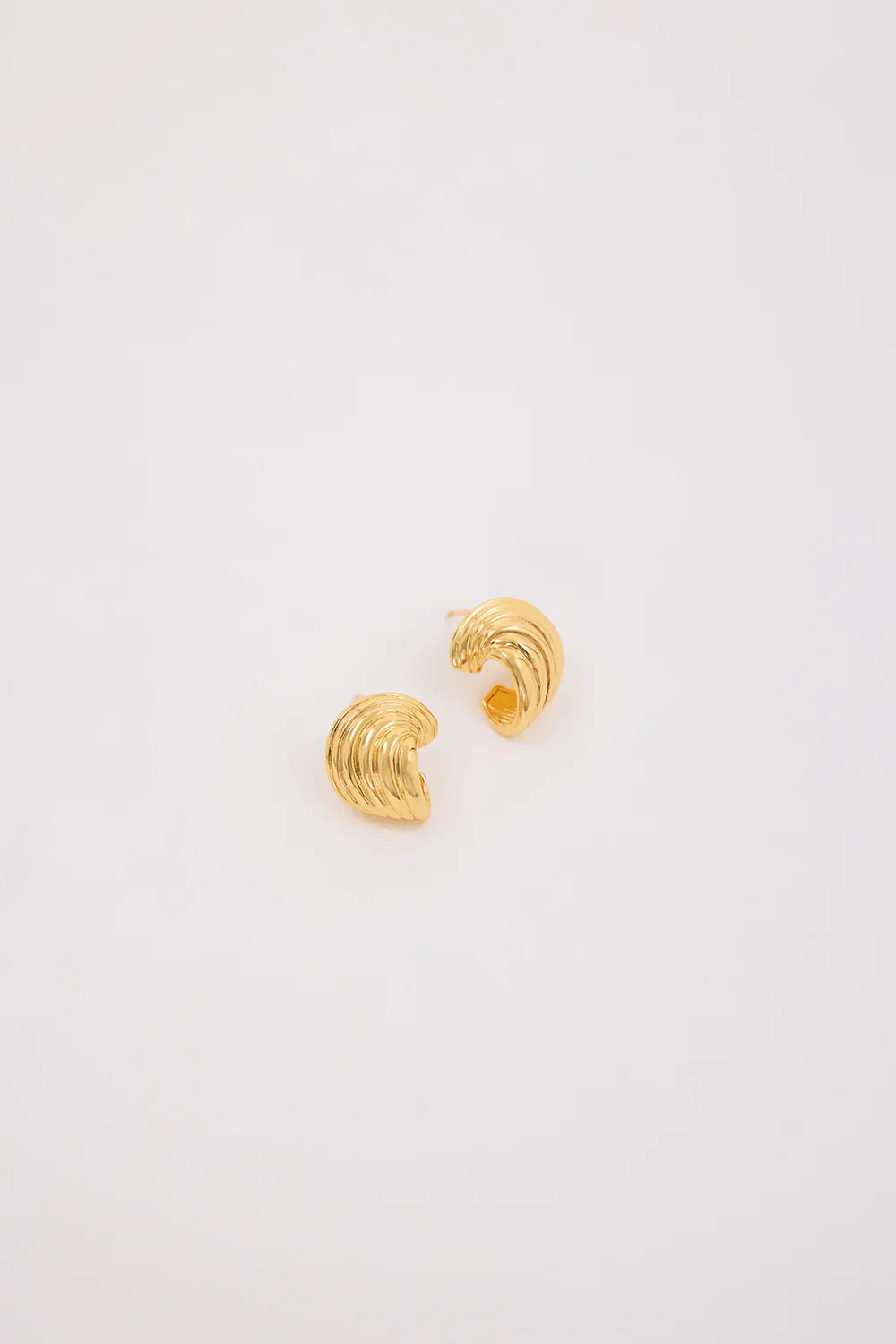 AMBER SCEATS KONA EARRING GOLD - Yukikoi
