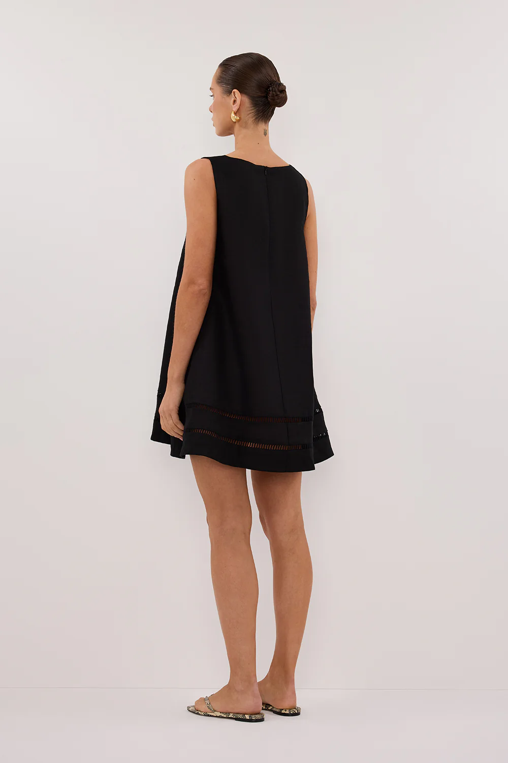 LINDSAY BLACK LINEN MINI DRESS - Yukikoi