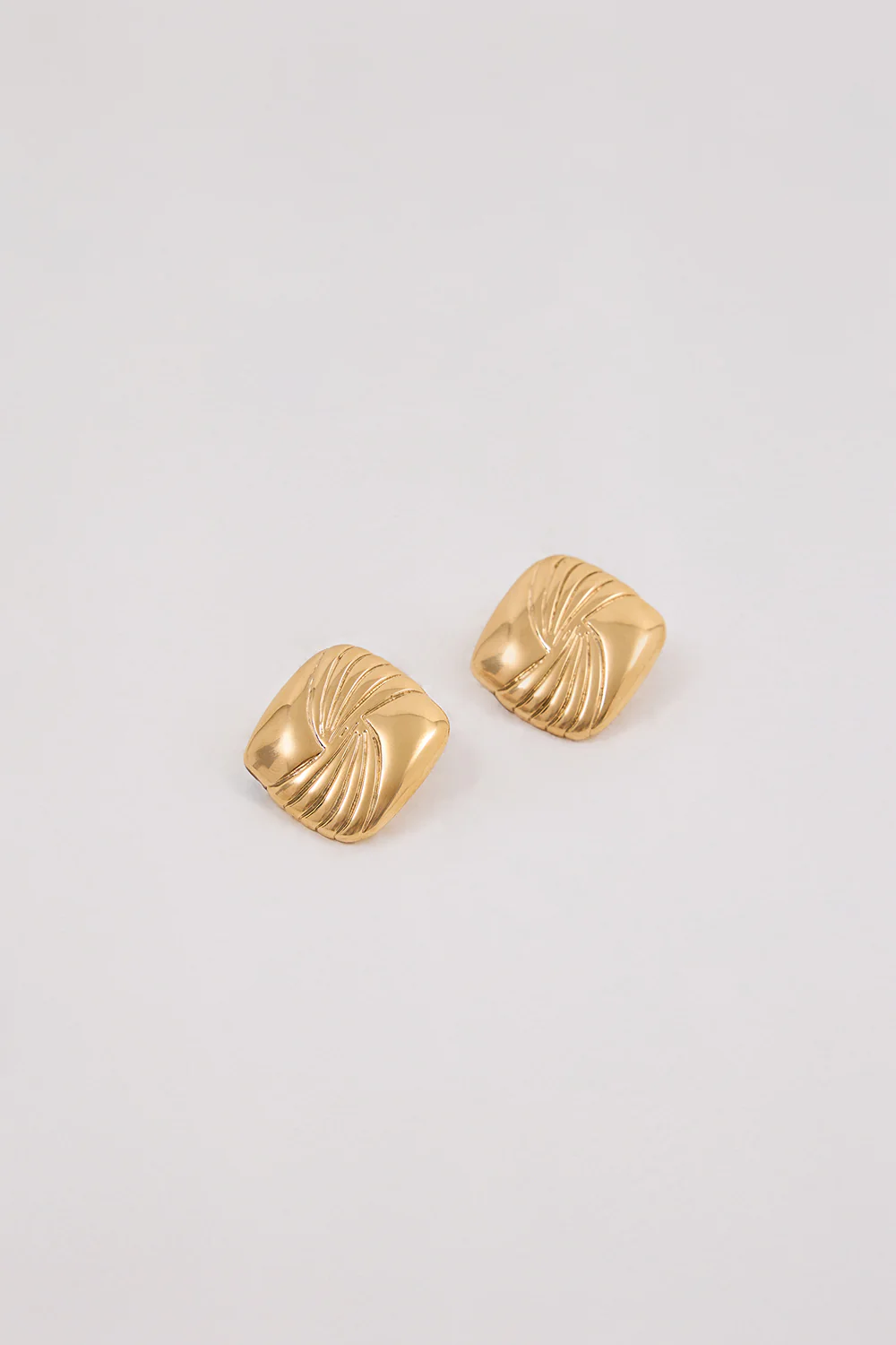HEAVEN MAYHEM TABI EARRING GOLD - Yukikoi
