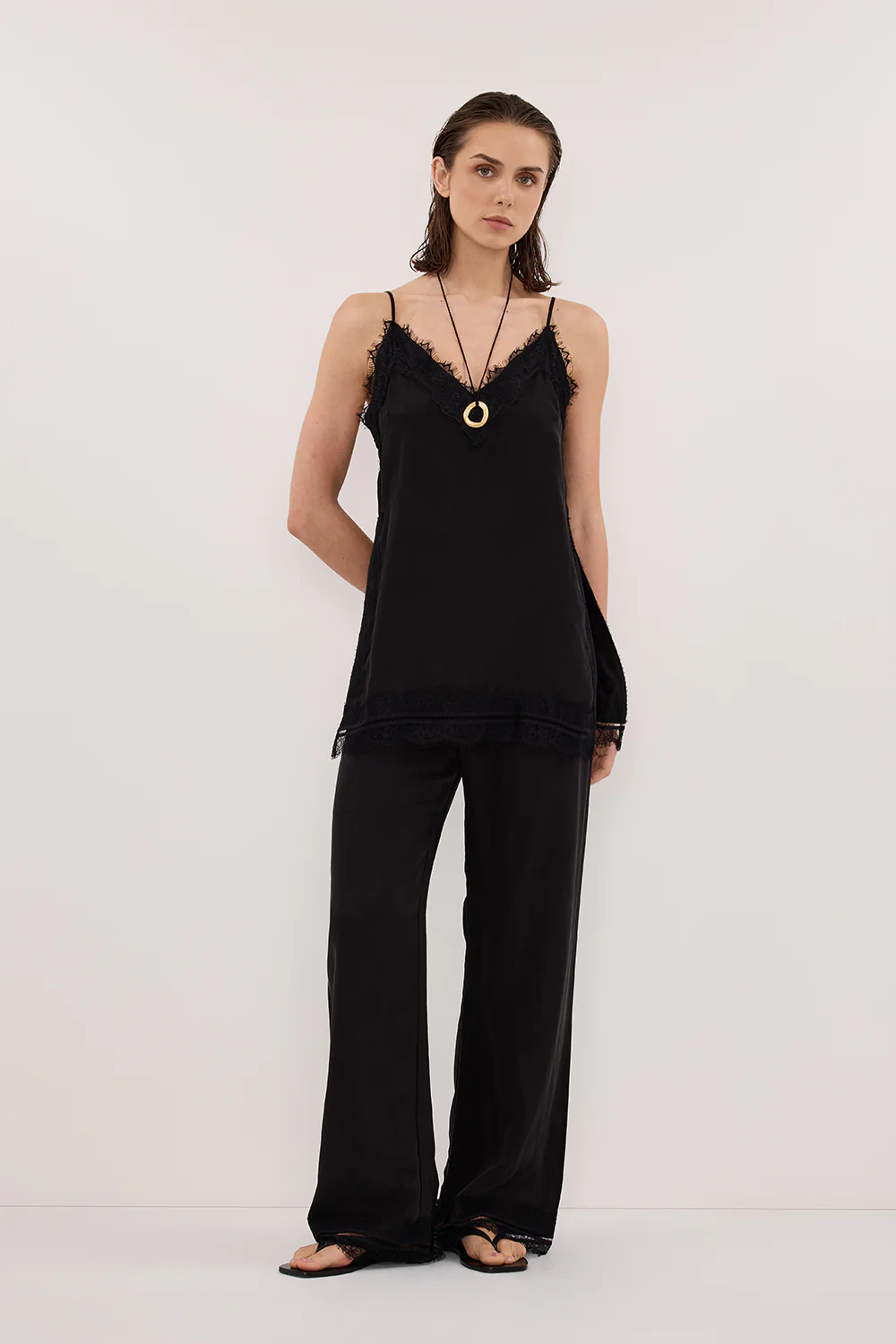 ANDREA BLACK SLEEVELESS LACE CAMI TOP - Yukikoi