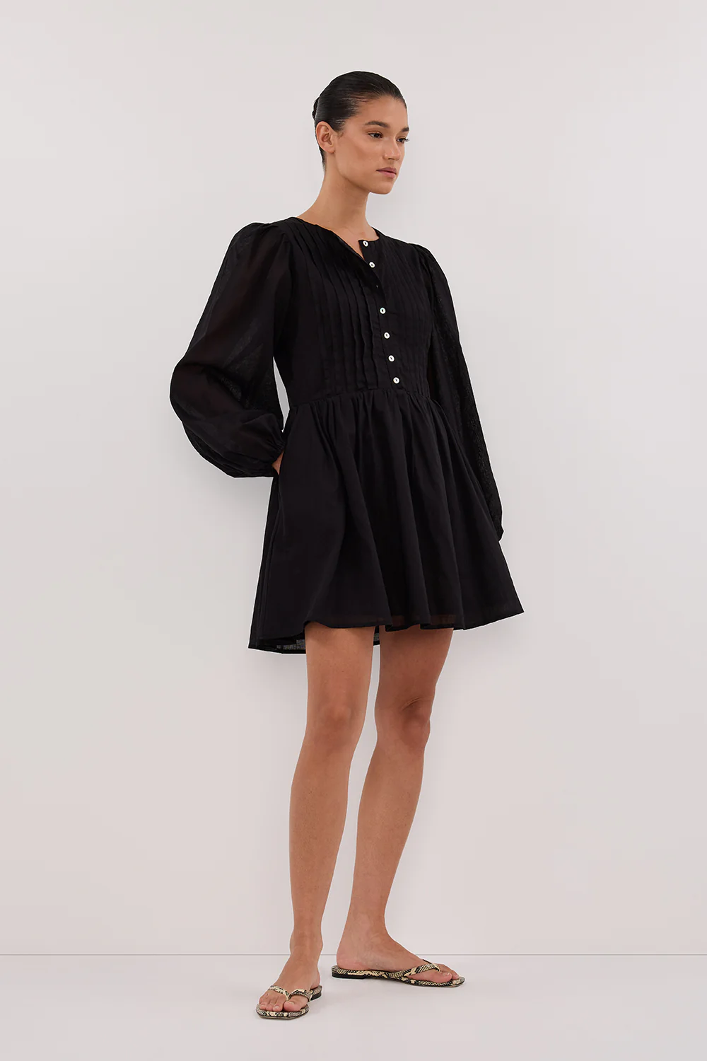 LARS BLACK BUTTON SLEEEVED MINI - Yukikoi