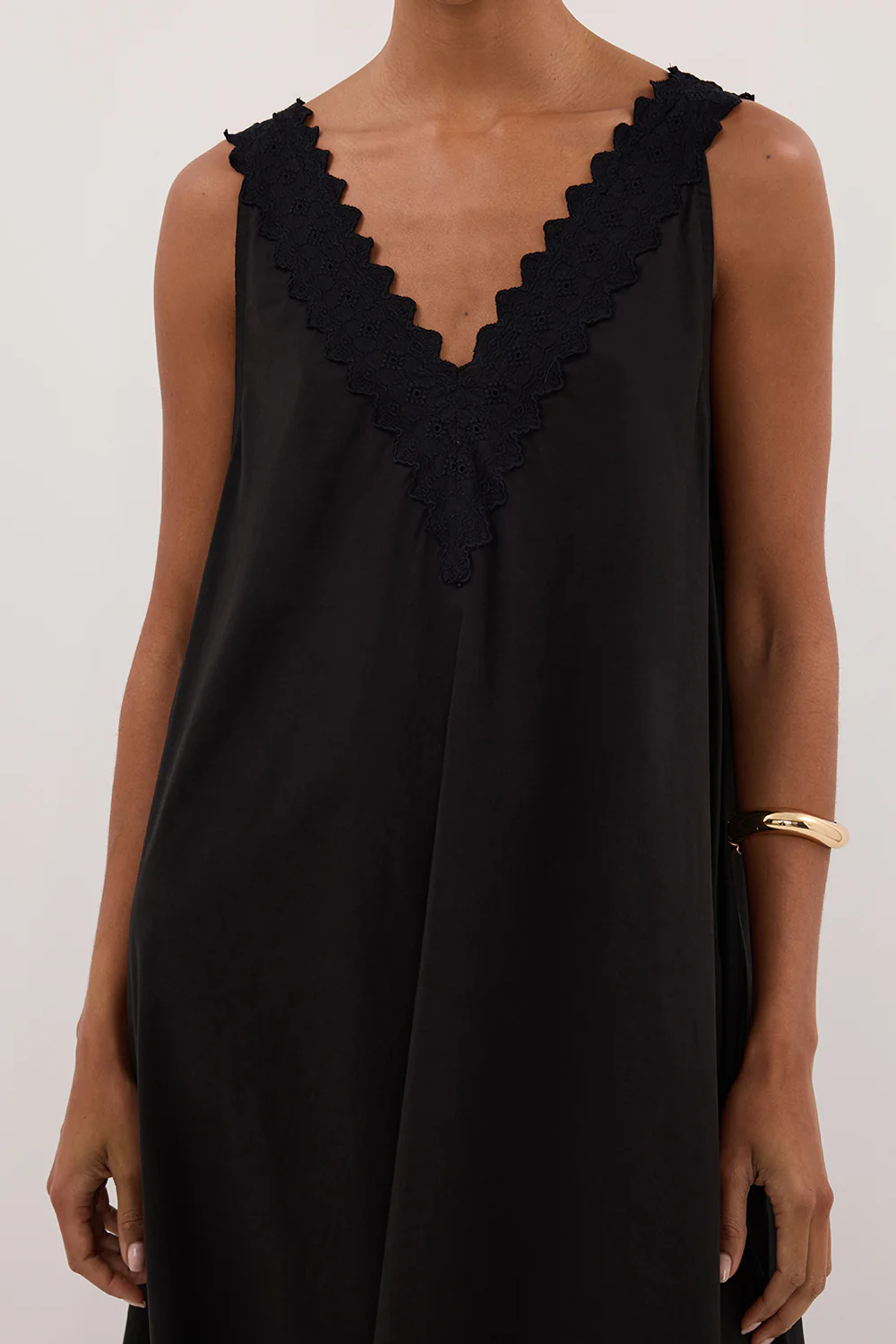 ANNABEL BLACK SLEEVELESS V NECK MIDI DRESS - PRE ORDER - Yukikoi