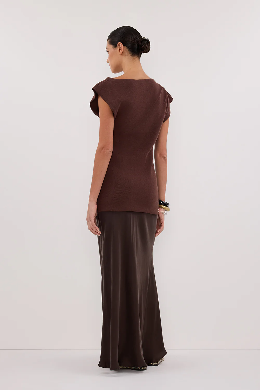 LIA WALNUT SLEEVELESS KNIT TOP - Yukikoi