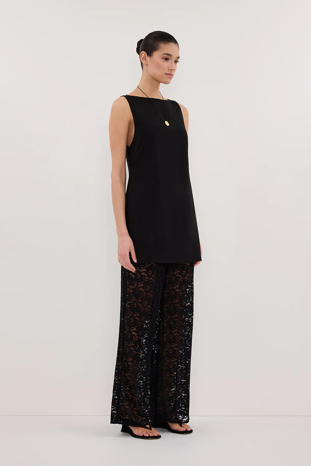 ROWIE BLACK SLEEVELESS BOAT NECK TUNIC TOP - Yukikoi