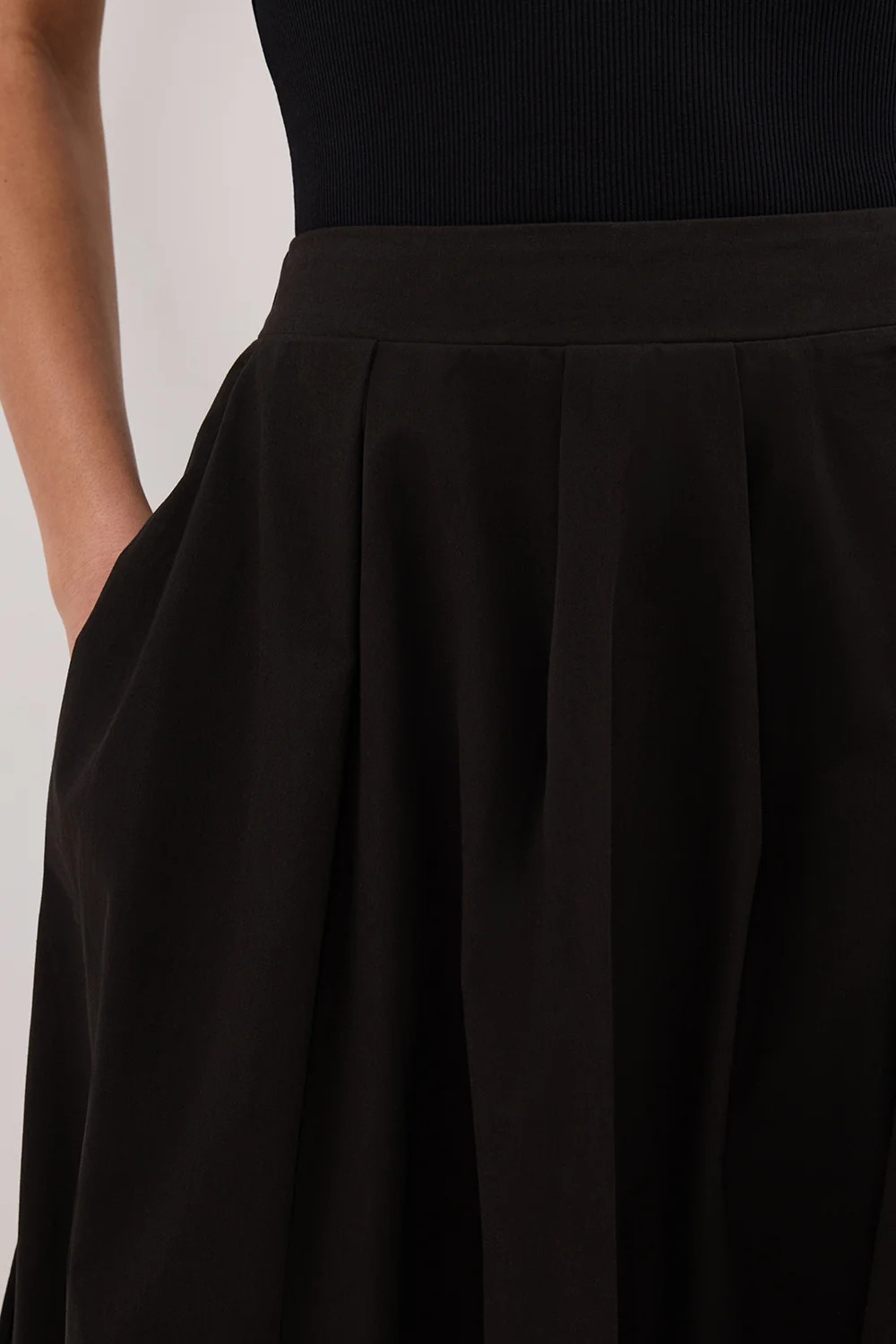 CONAGH BLACK POPLIN MIDI SKIRT - Yukikoi
