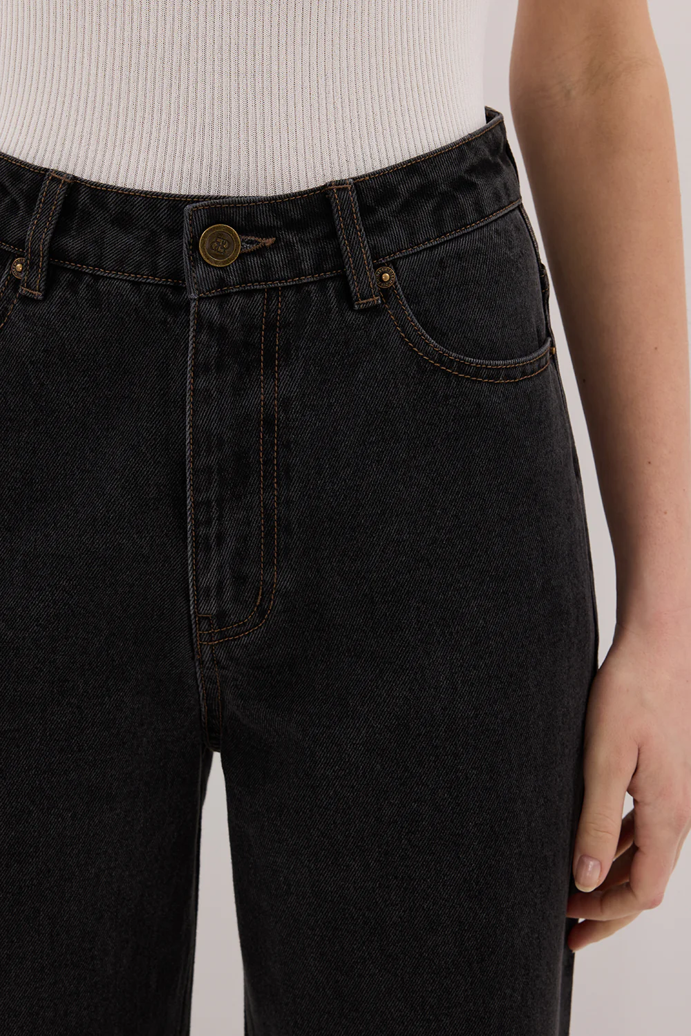 WESTIN BLACK RINSE TALL STRAIGHT JEAN - Yukikoi