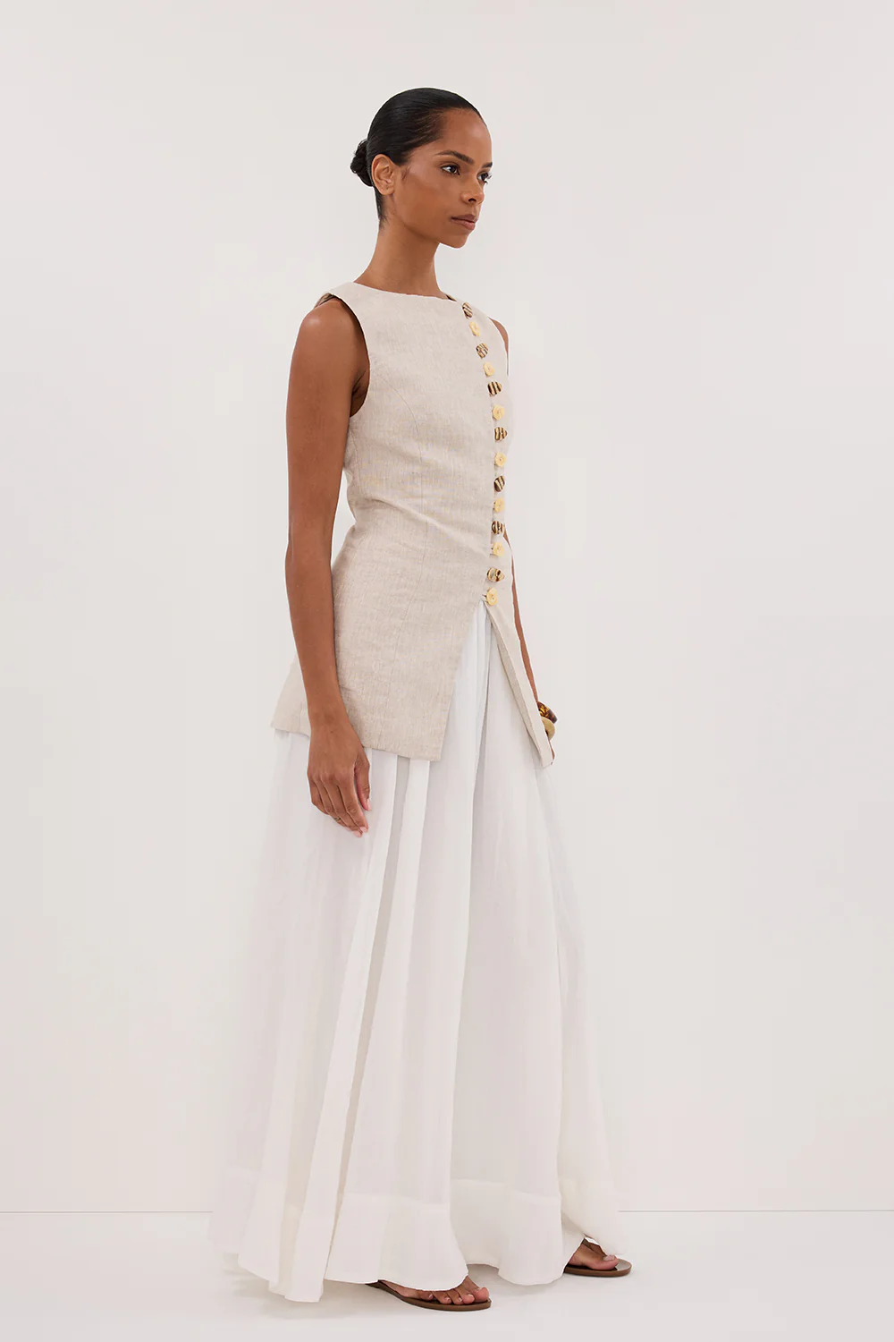 BAYLEE NATURAL SLEEVELESS LINEN TOP - Yukikoi