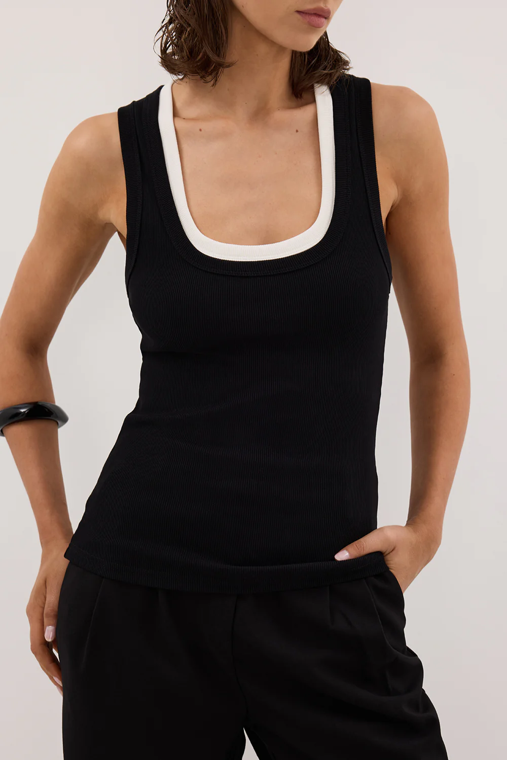 CLARA BLACK SCOOP NECK TANK TOP - Yukikoi