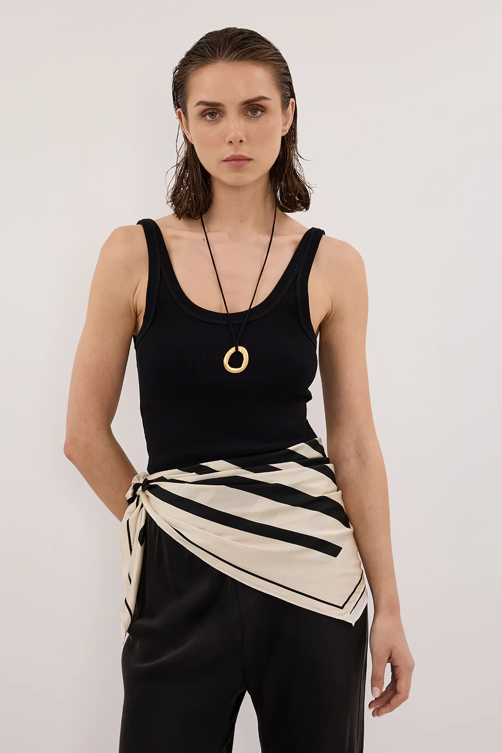 PHOEBE BLACK SCOOP NECK TANK TOP - Yukikoi