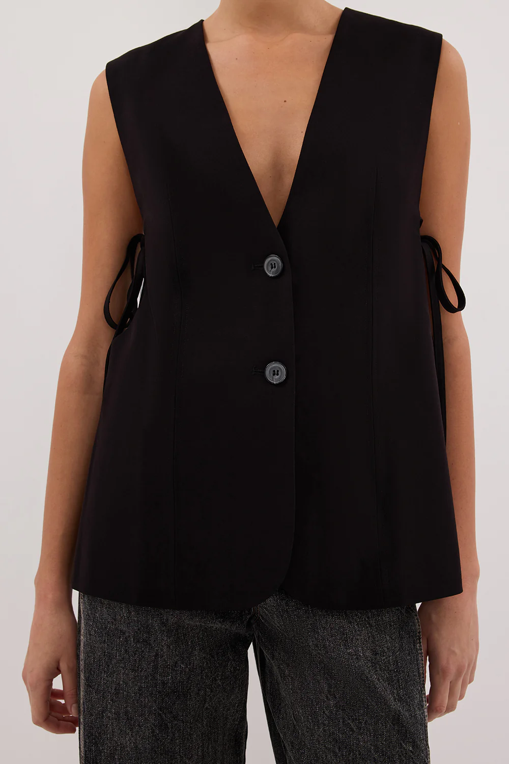 LISE BLACK LOW CUT VEST - Yukikoi