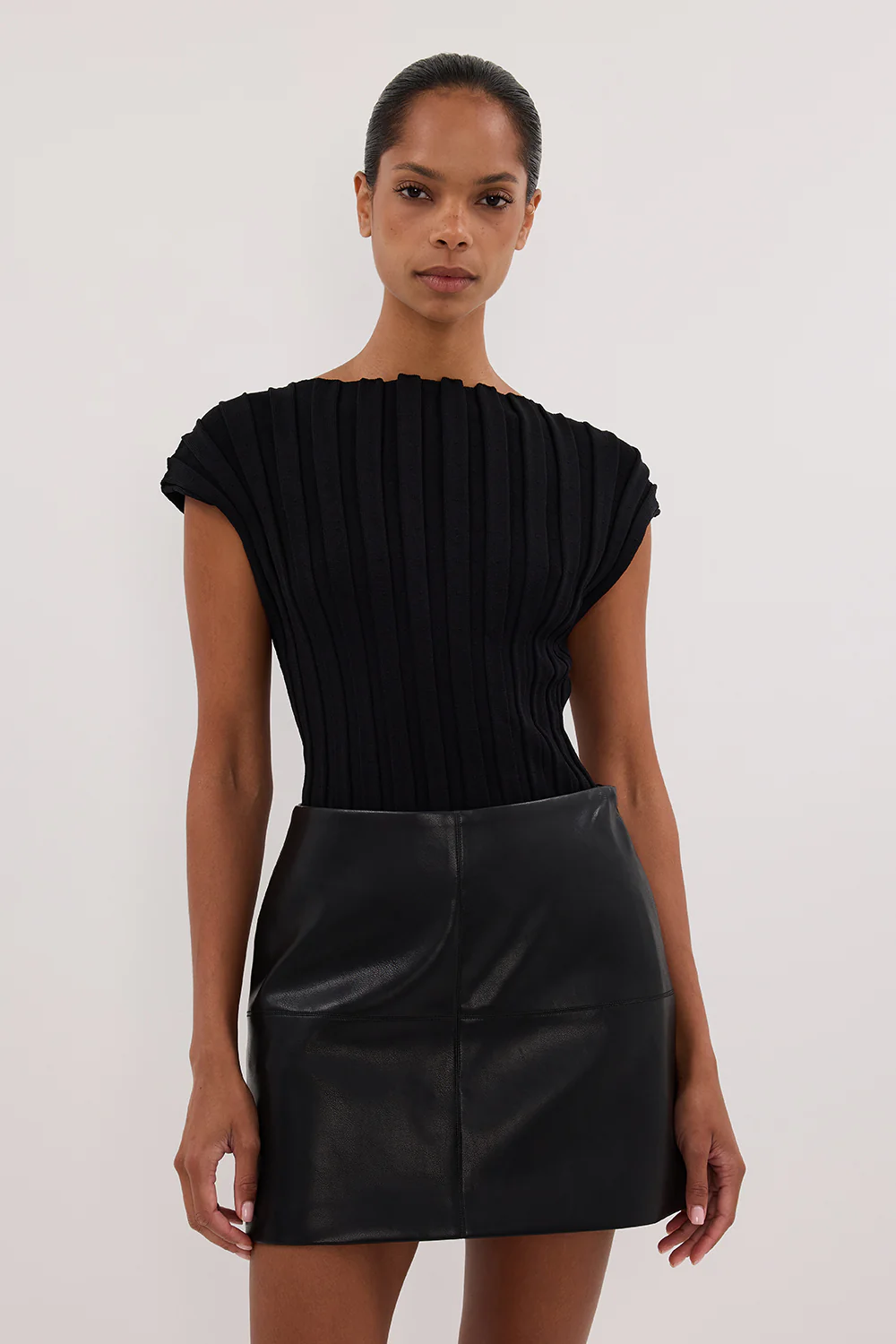 MONTY BLACK FAUX LEATHER MINI SKIRT - Yukikoi