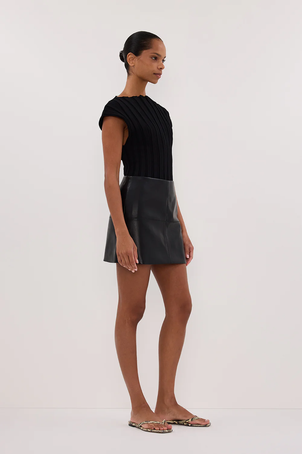 MONTY BLACK FAUX LEATHER MINI SKIRT - Yukikoi