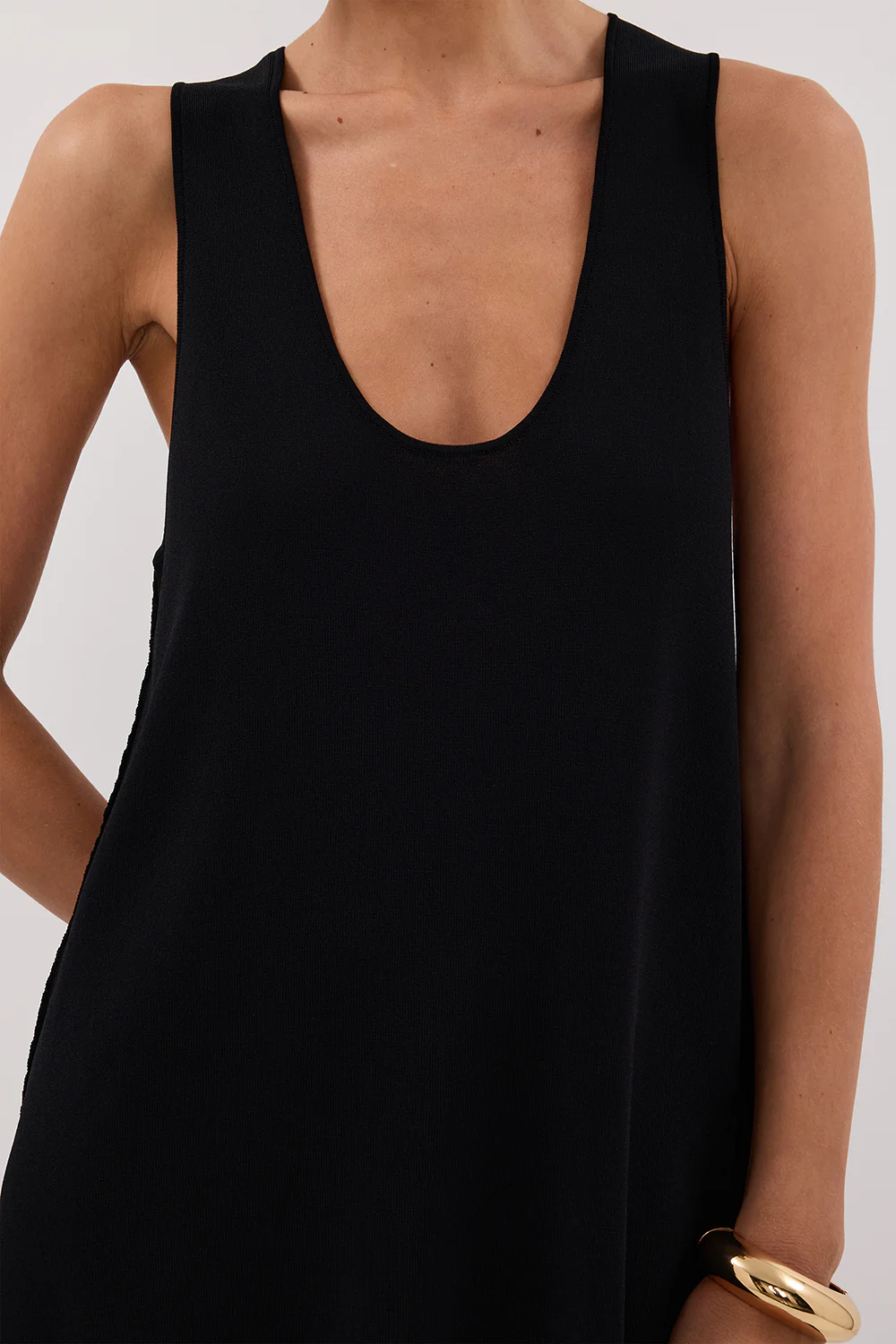 RAY BLACK SCOOP LONGLINE KNIT TOP - Yukikoi