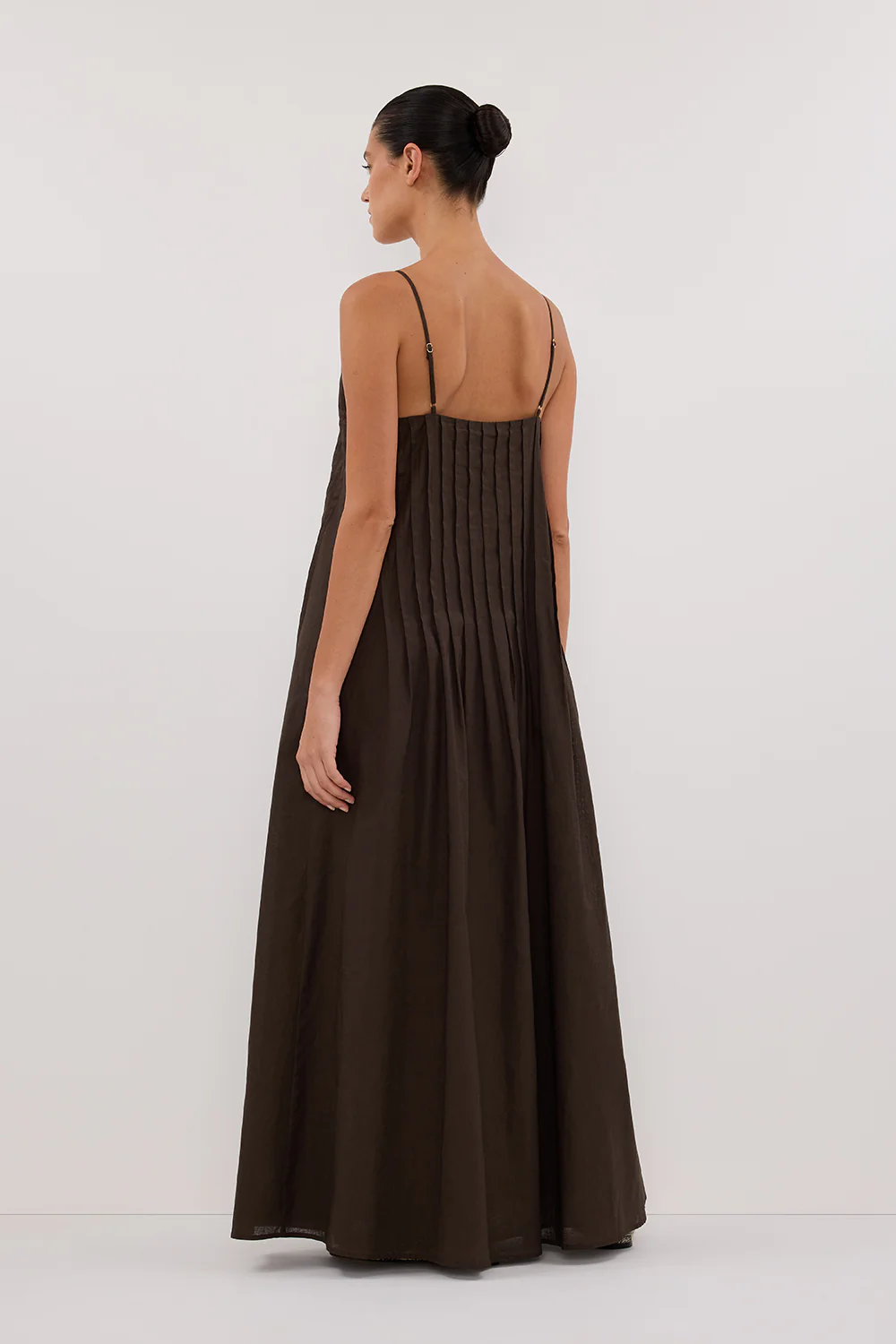 TAHLIA BITTER CHOC LINEN BLEND MAXI DRESS - Yukikoi