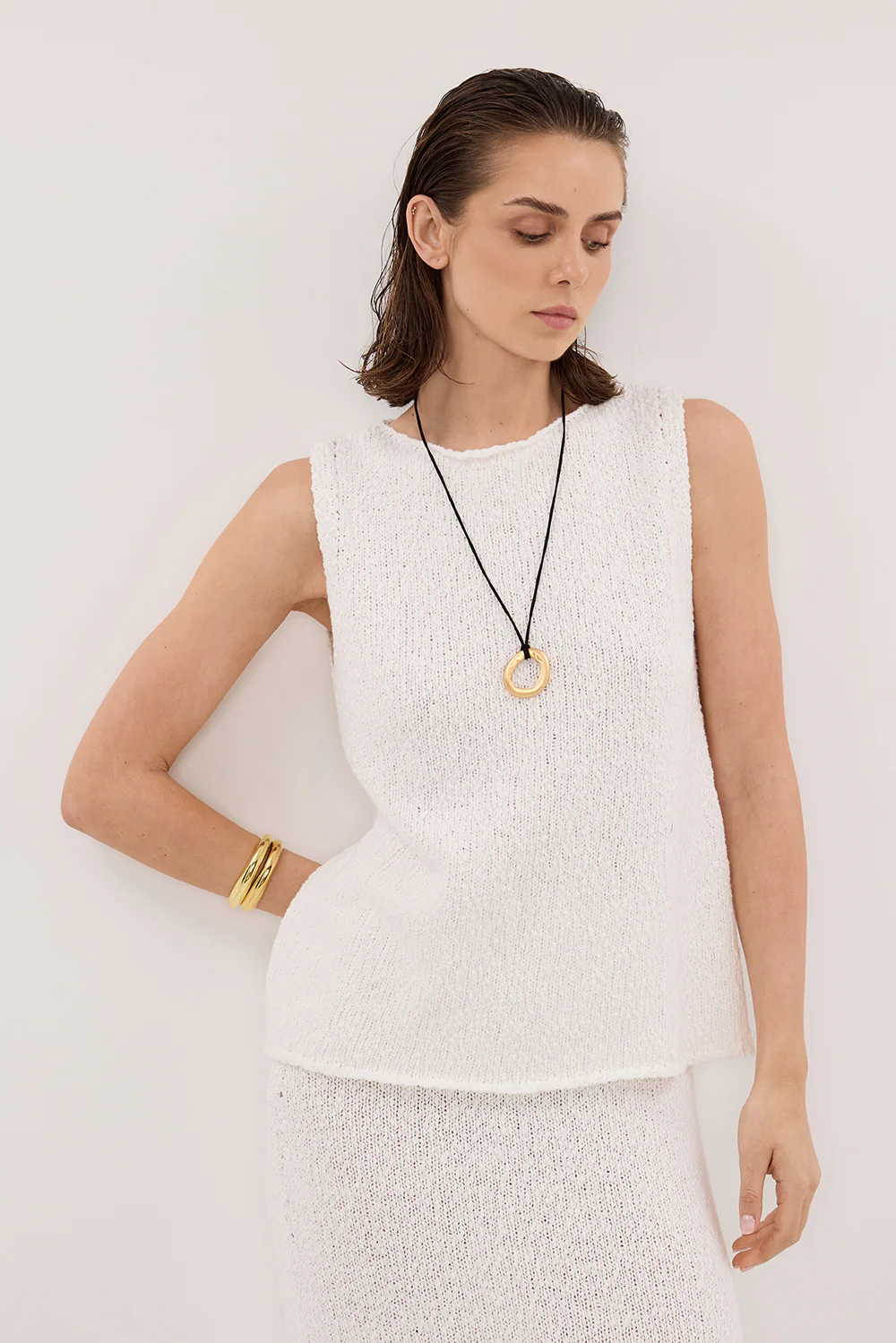 DINA OFF WHITE SLEEVELESS KNIT TOP - Yukikoi