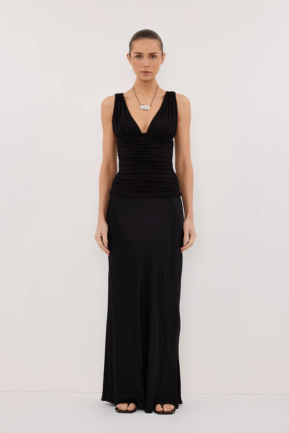 MAGNOLIA BLACK SLEEVELESS RUCHED TOP - Yukikoi