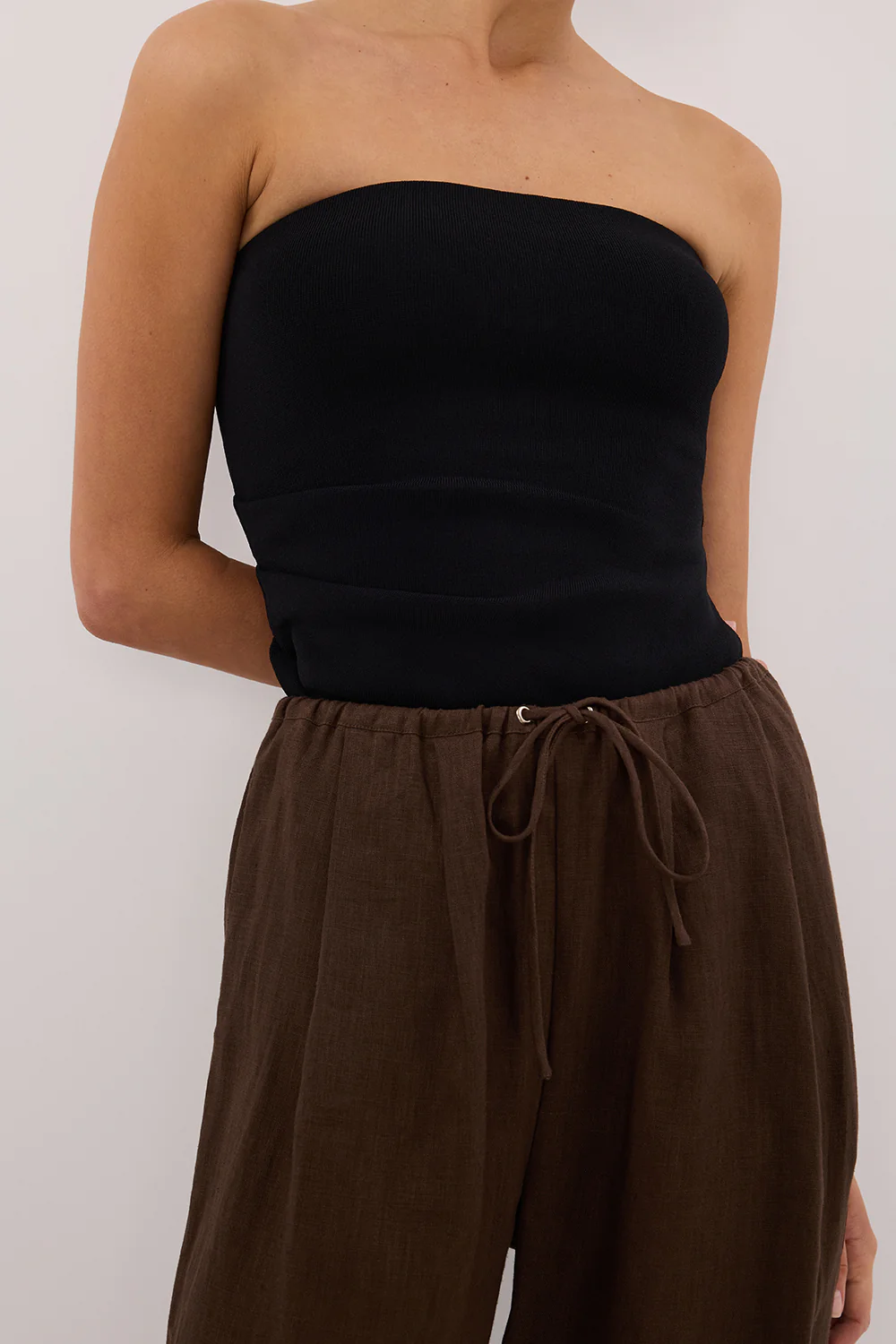 CARLA BITTER CHOC DRAWSTRING LINEN PANT - Yukikoi