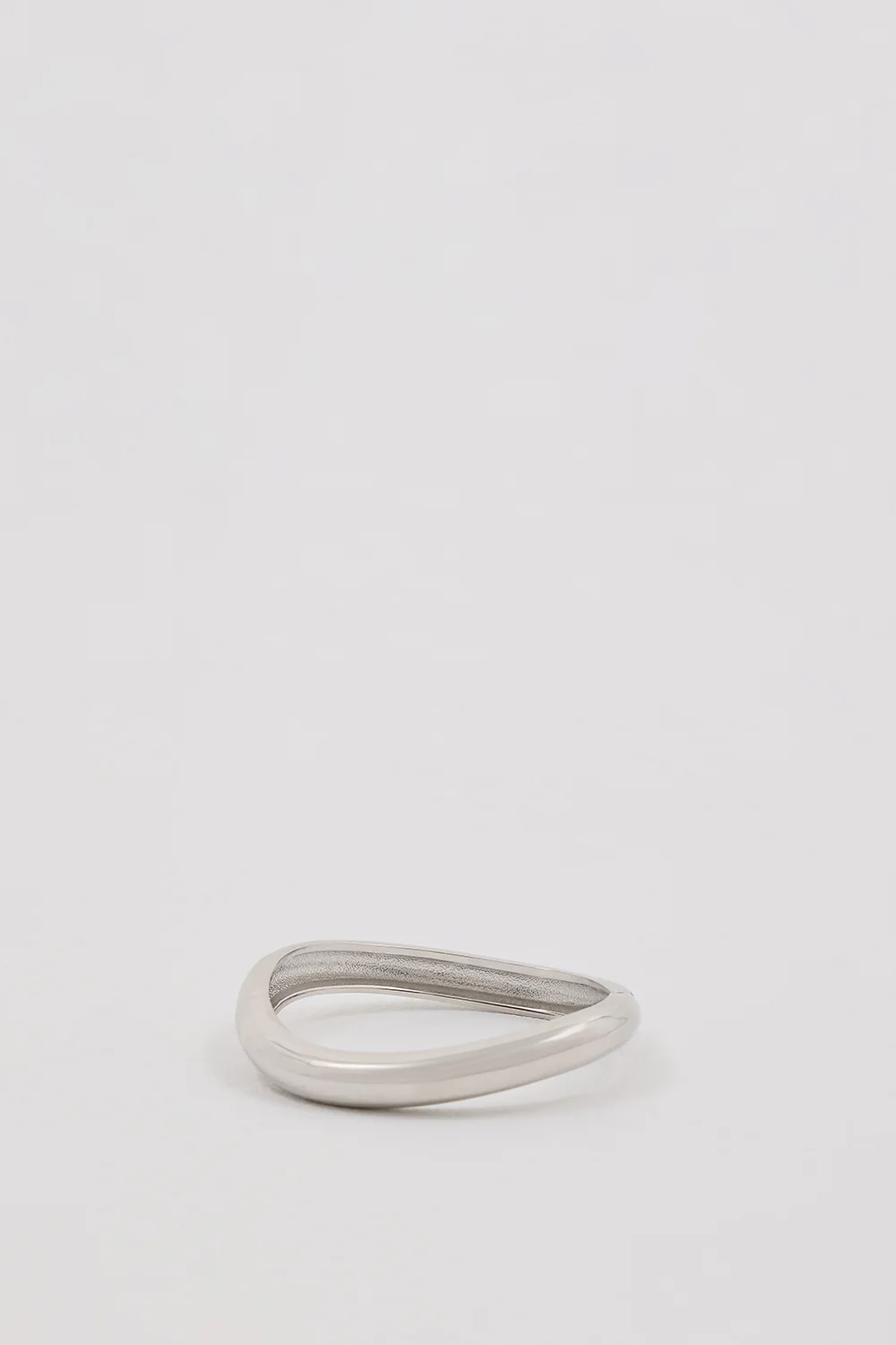 ANNA ROSSI THIN WARPED BANGLE SILVER - Yukikoi
