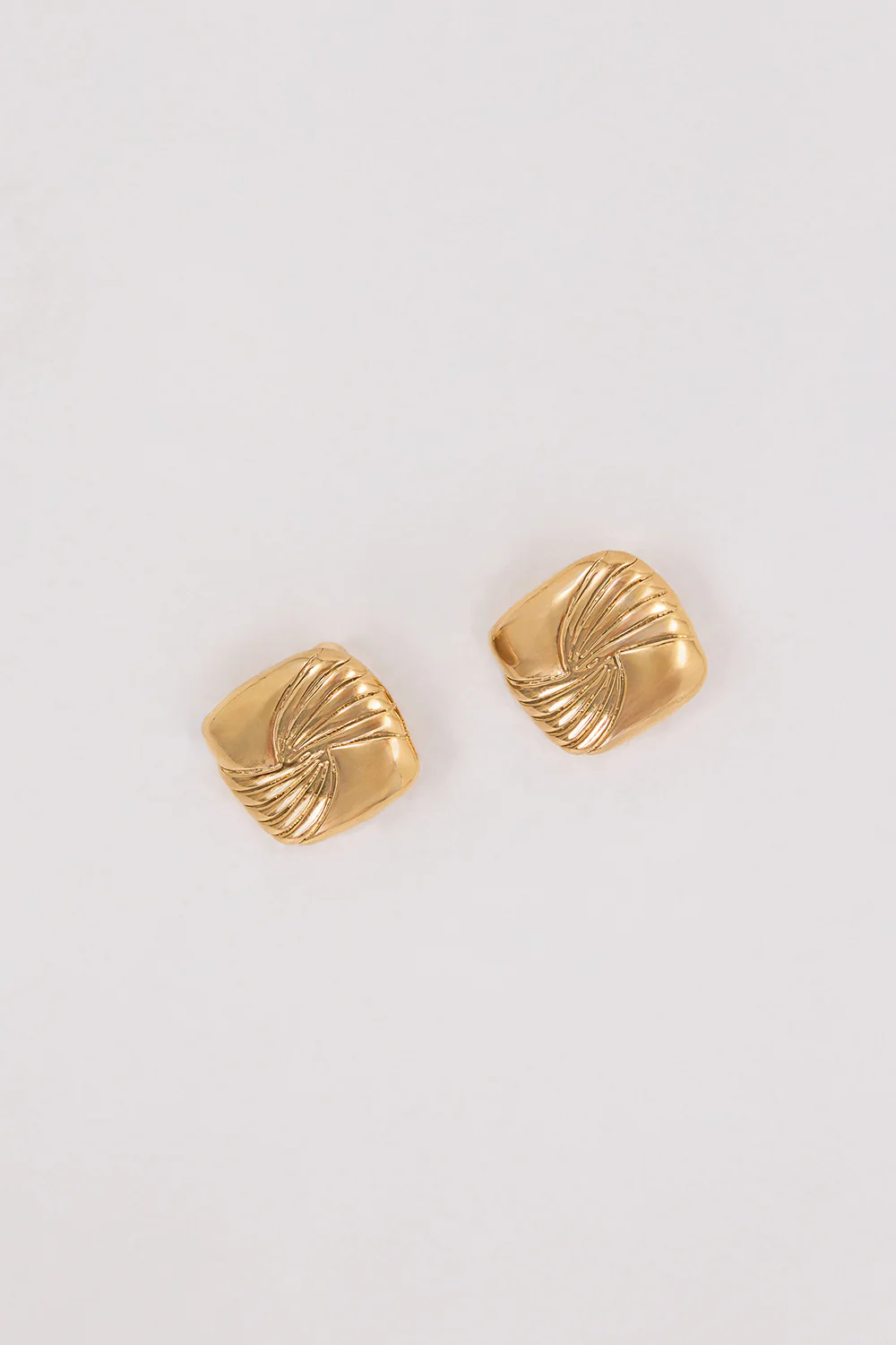 HEAVEN MAYHEM TABI EARRING GOLD - Yukikoi
