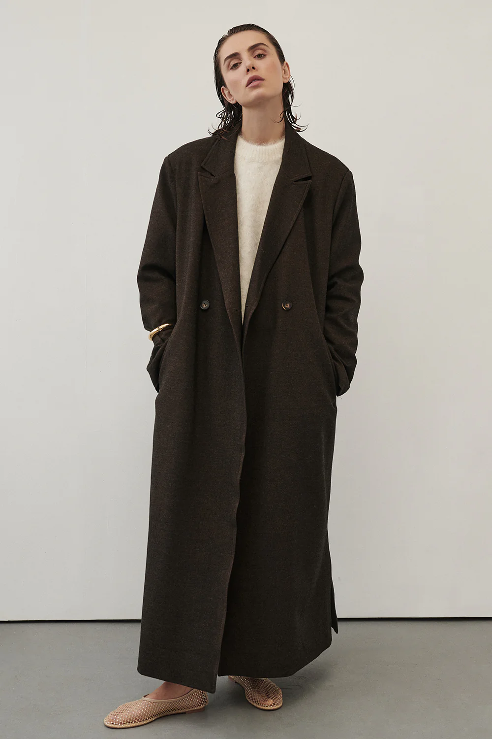 BENTLEY CHOCOLATE OVERSIZED COAT - Yukikoi