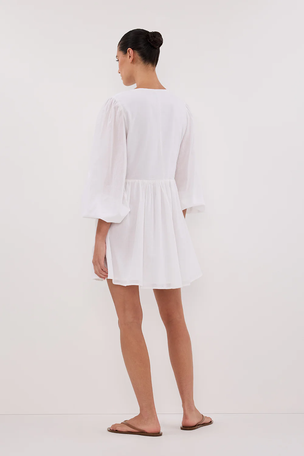 LARS WHITE BUTTON LONG SLEEVE LINEN MINI DRESS - Yukikoi