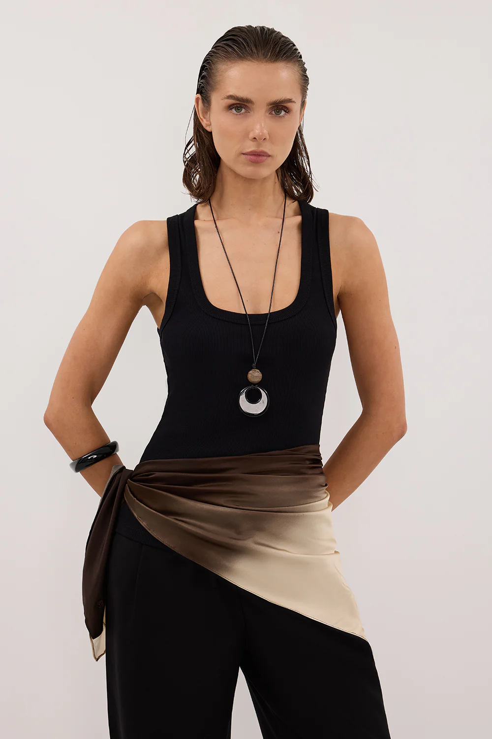 CLARA BLACK SCOOP NECK TANK TOP - Yukikoi