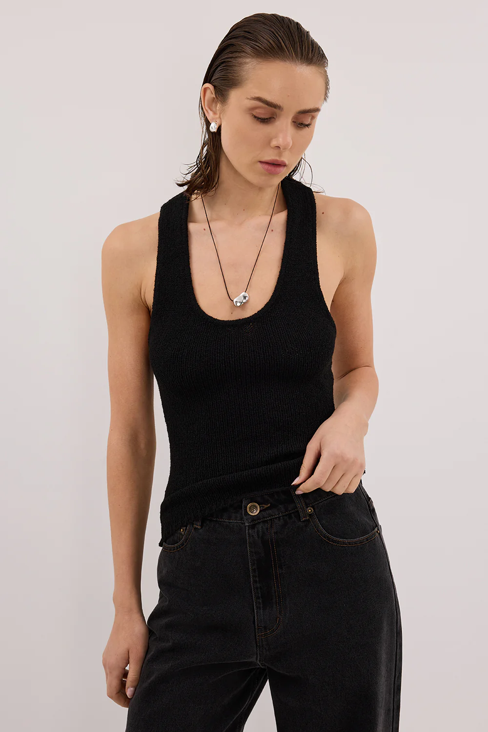 ASPEN BLACK SLEEVELESS RACER KNIT TOP - Yukikoi