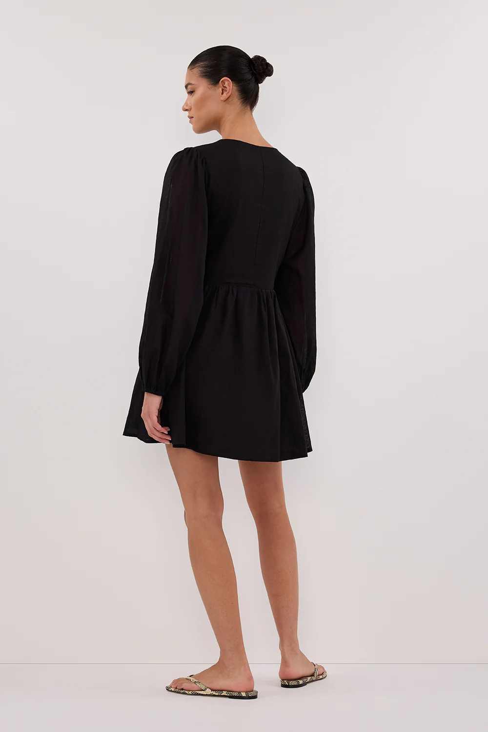 LARS BLACK BUTTON SLEEEVED MINI - Yukikoi