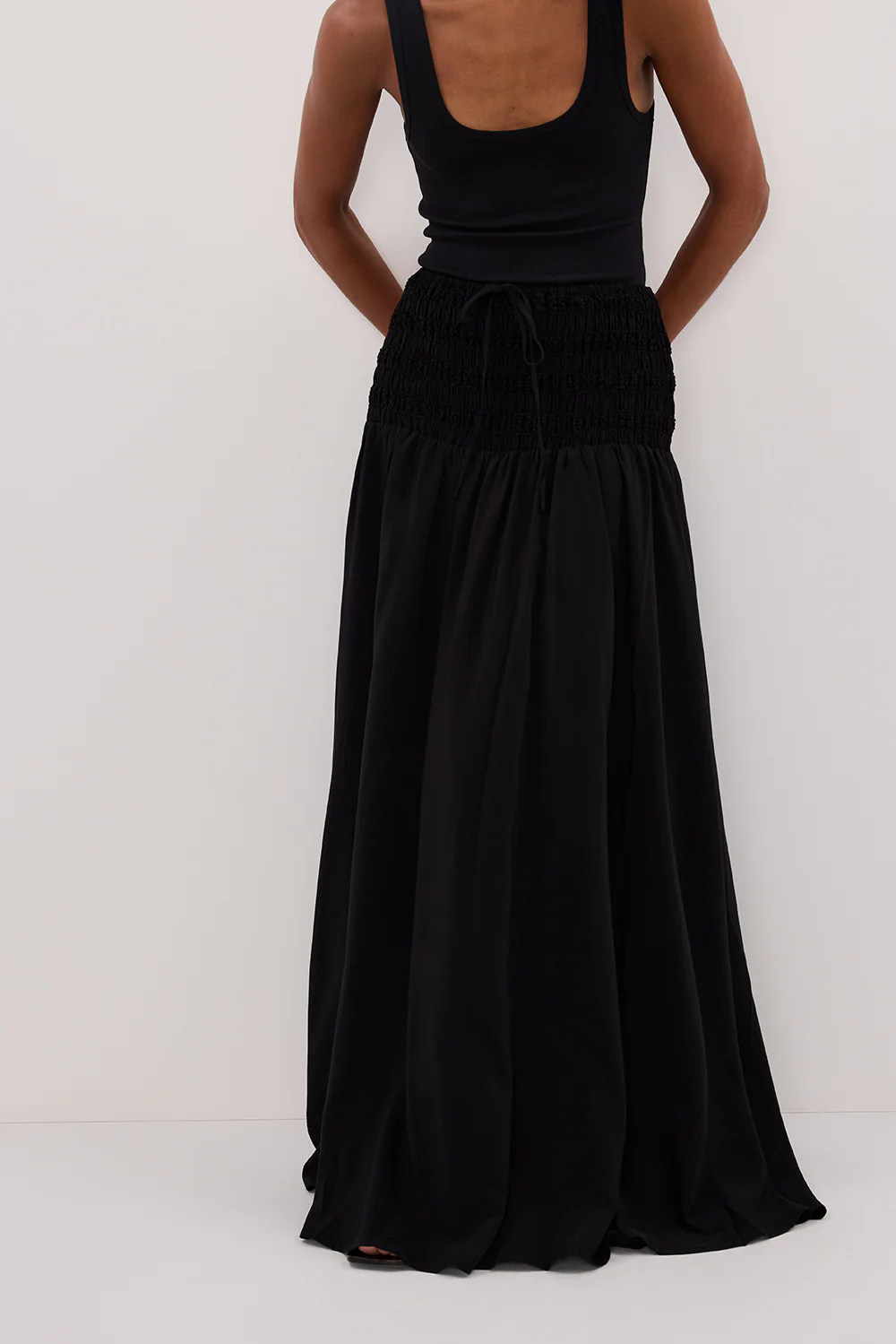 SIERRA BLACK TEXTURED MIDI SKIRT - Yukikoi