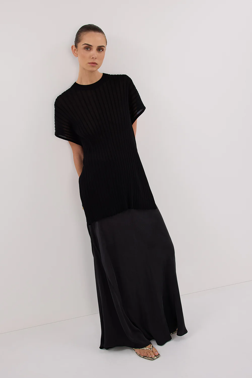 JADE BLACK SLEEVELESS KNIT TOP - Yukikoi