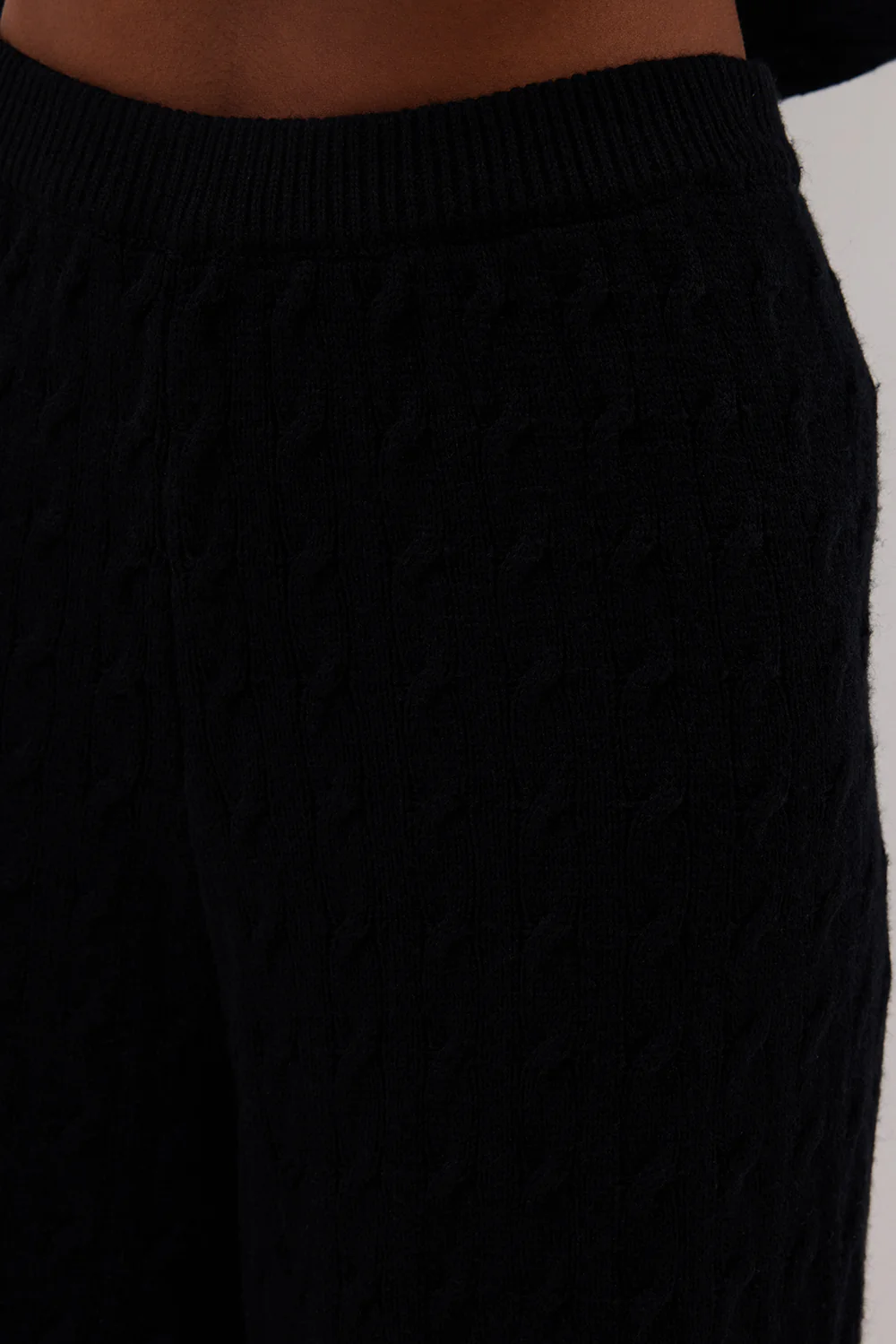 MAREN BLACK CABLE KNIT PANT - Yukikoi