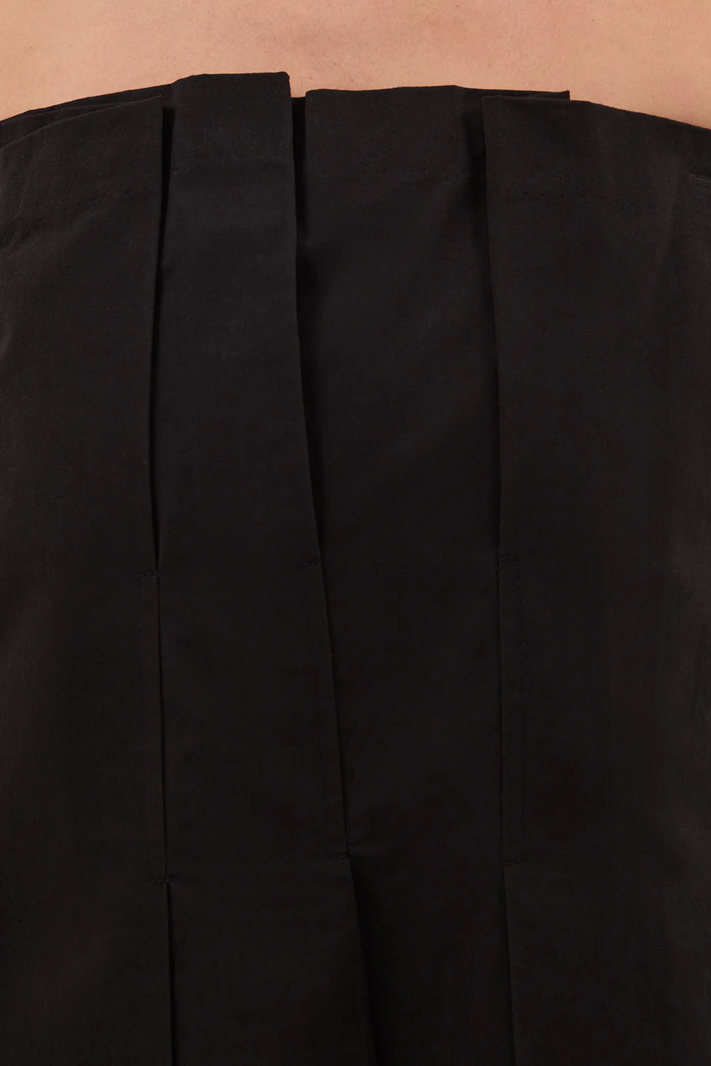 LILLY BLACK PLEATED STRAPLESS TOP - Yukikoi