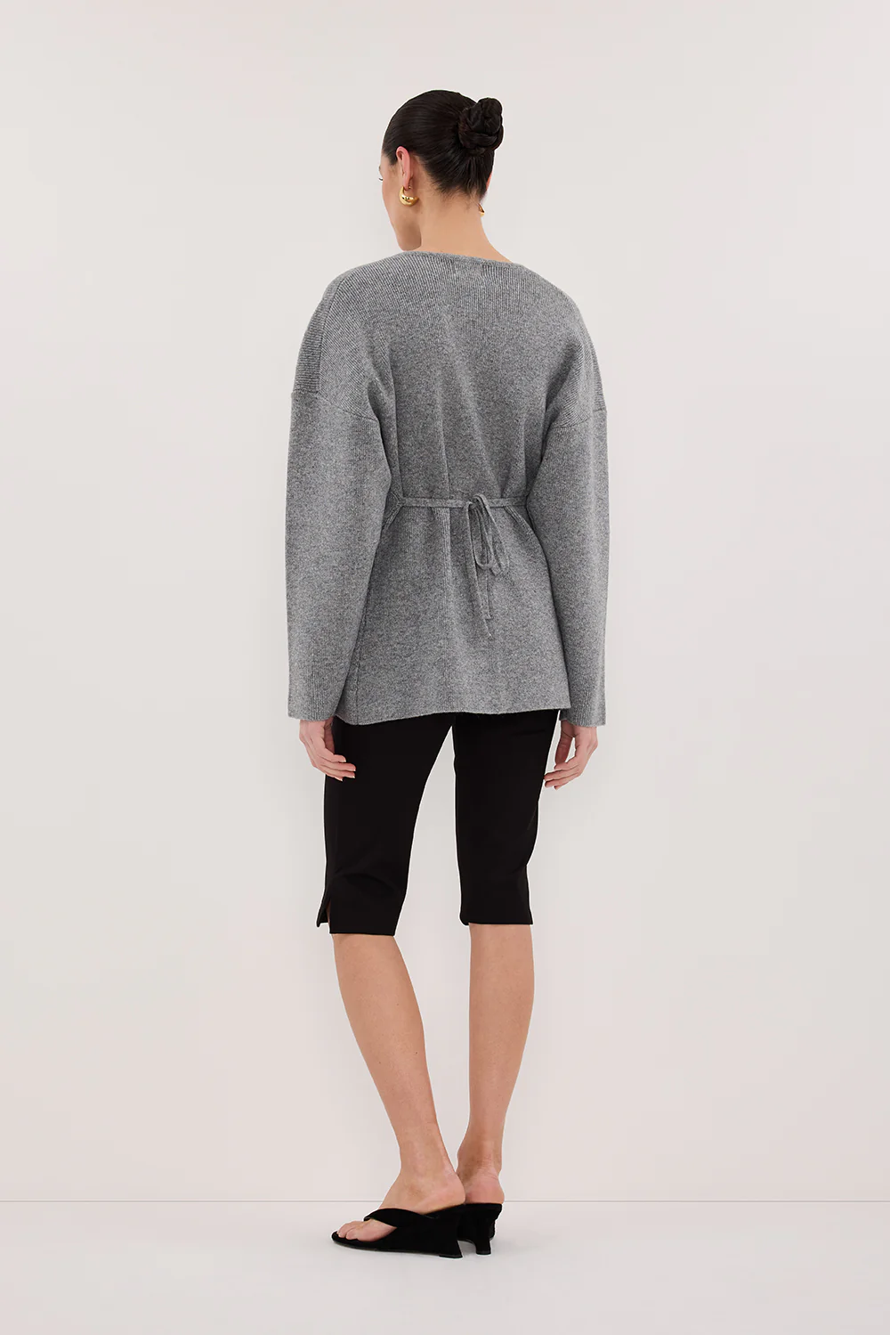 DEMI BLACK CAPRI PANT - Yukikoi