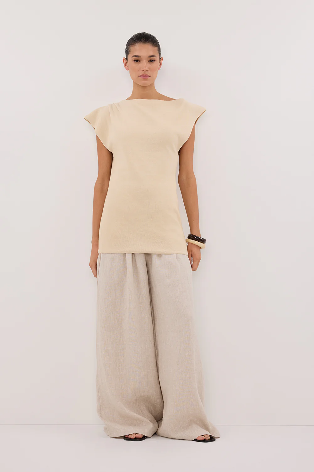 LIA NATURAL SLEEVELESS KNIT TOP - Yukikoi