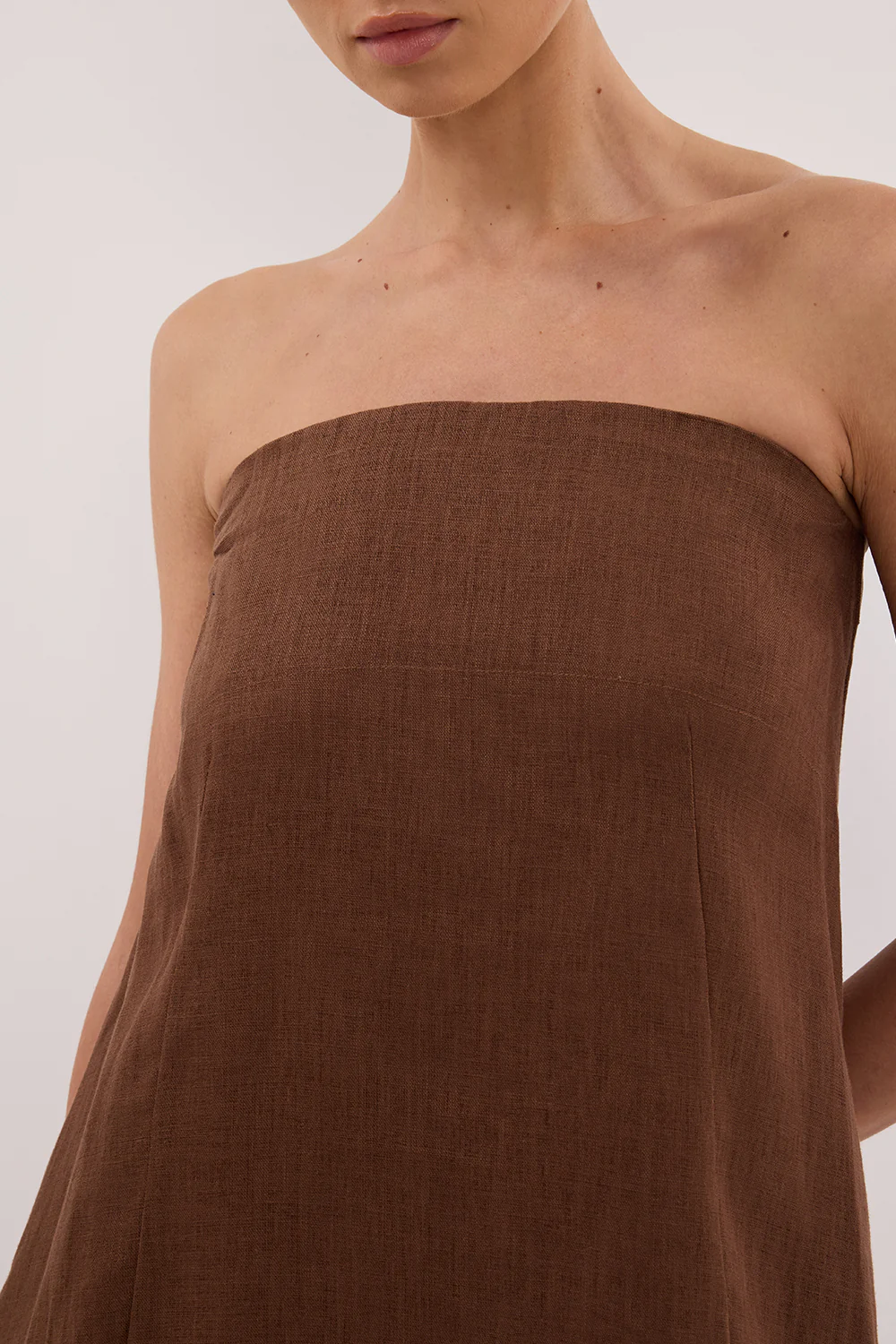 KINSLEY FONDANT LINEN STRAPLESS MIDI DRESS - Yukikoi