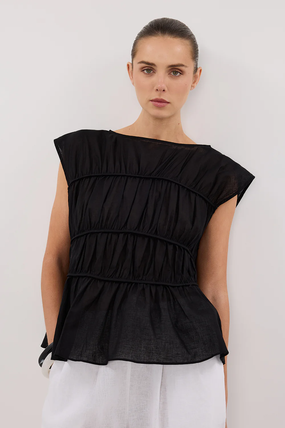 FLYNN BLACK LINEN TIERED TOP - Yukikoi
