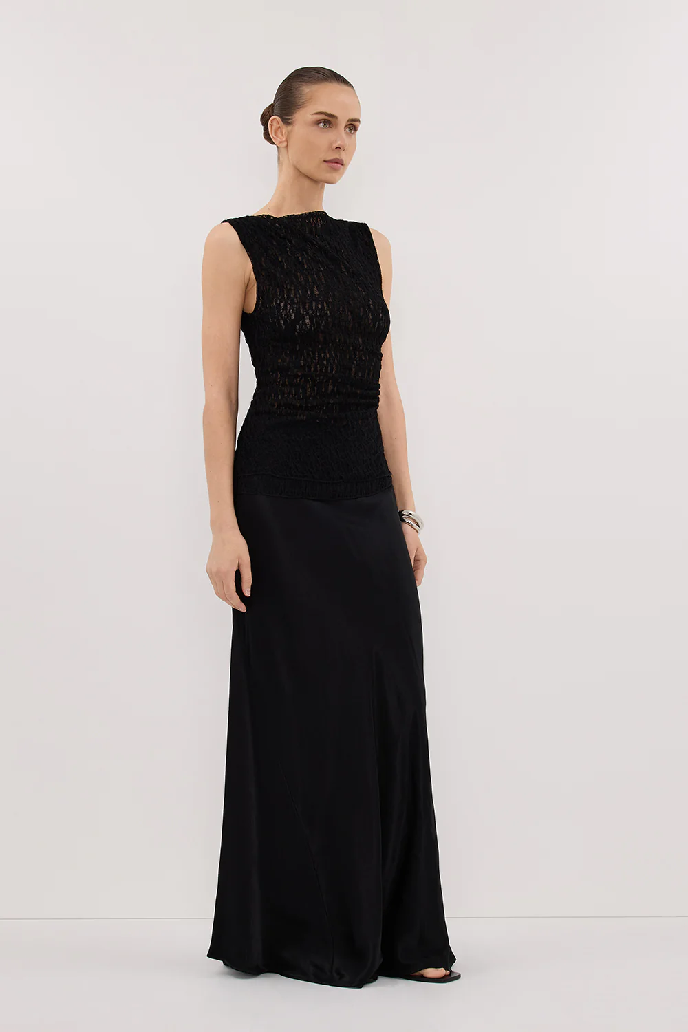 LIZZIE BLACK SLEEVELESS LACE TOP - Yukikoi